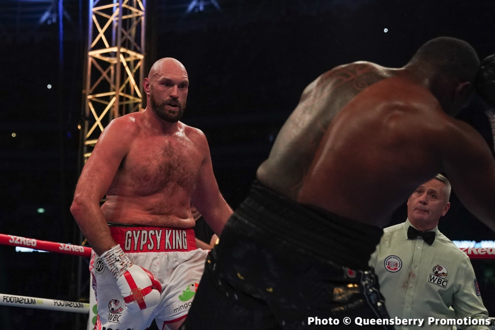 Tyson Fury Ends A Messy Fight With A Perfect Right Uppercut, Takes Out Dillian Whyte In 6 - Boxing Results