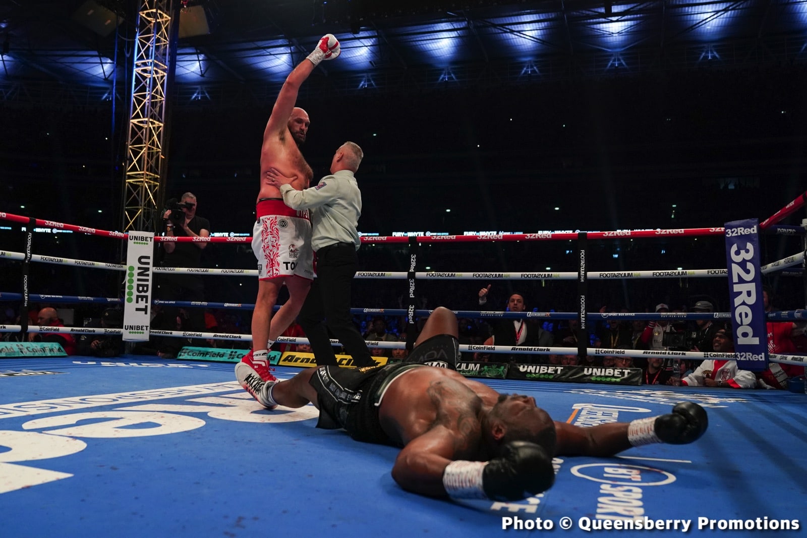 Photos: Tyson Fury Knocks Out Dillian Whyte in 6 at Wembley, London