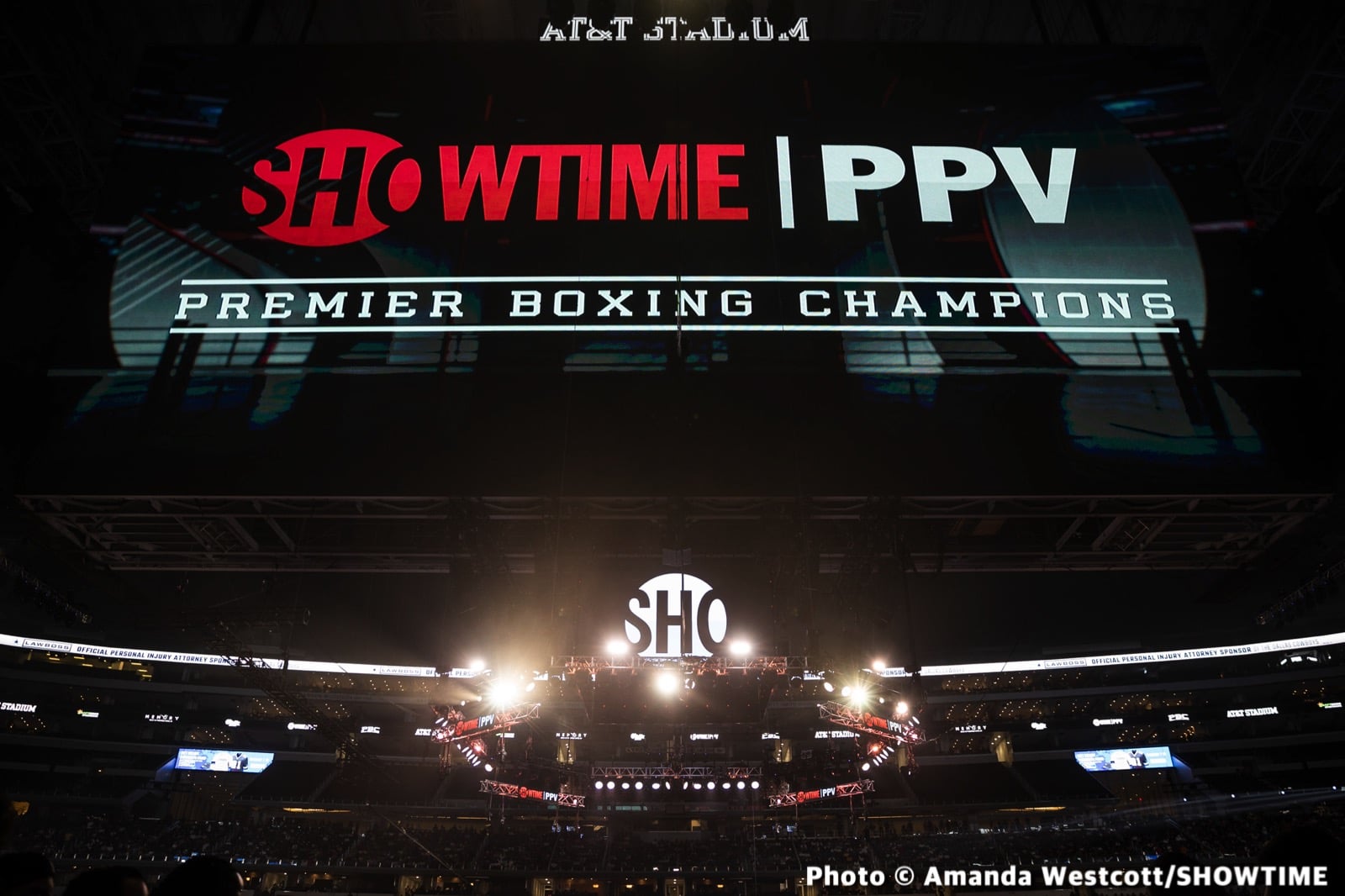 Photos: Spence TKOs Ugas in 10th, Cruz Dominates Gamboa