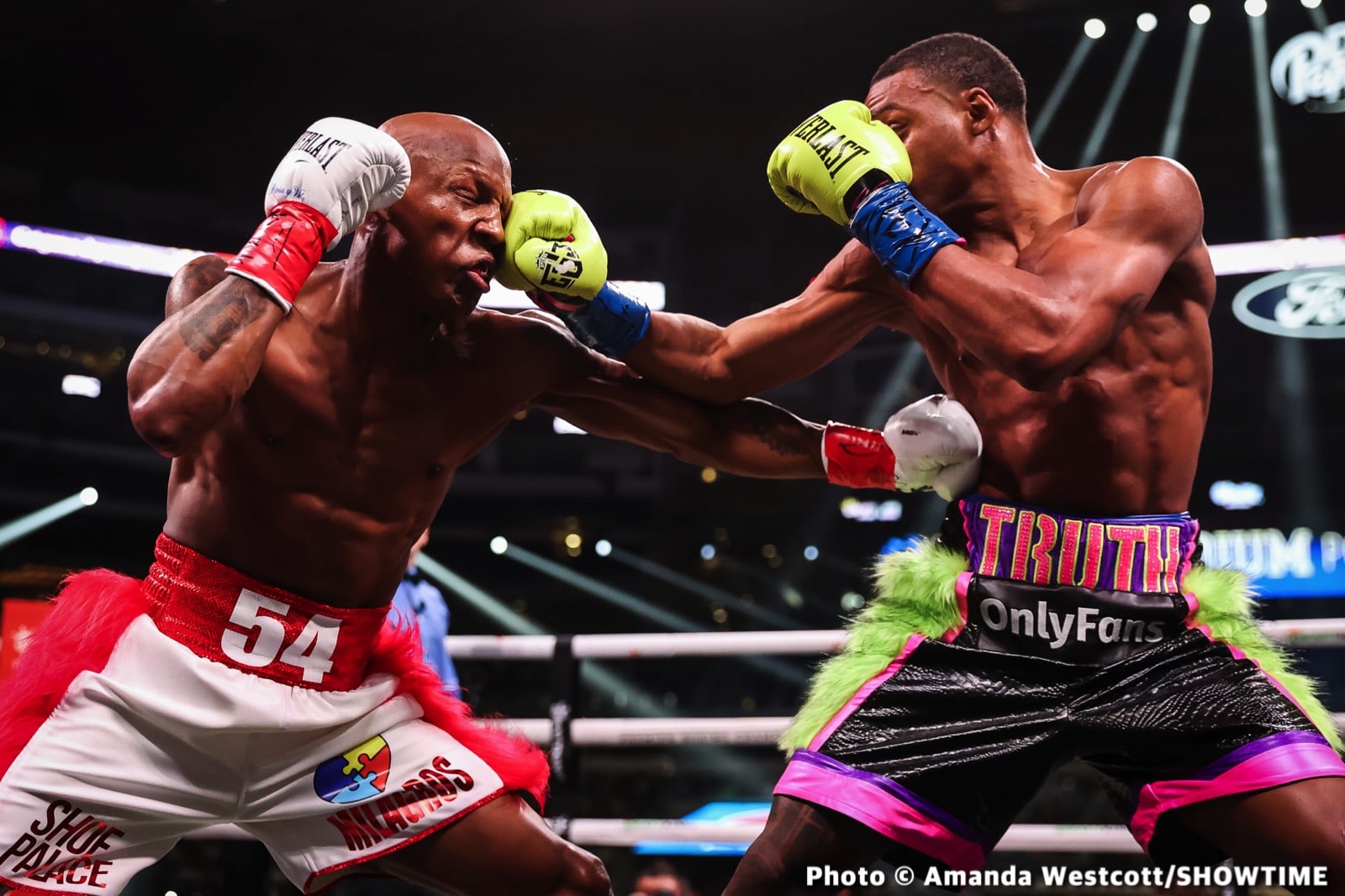Photos: Spence TKOs Ugas in 10th, Cruz Dominates Gamboa