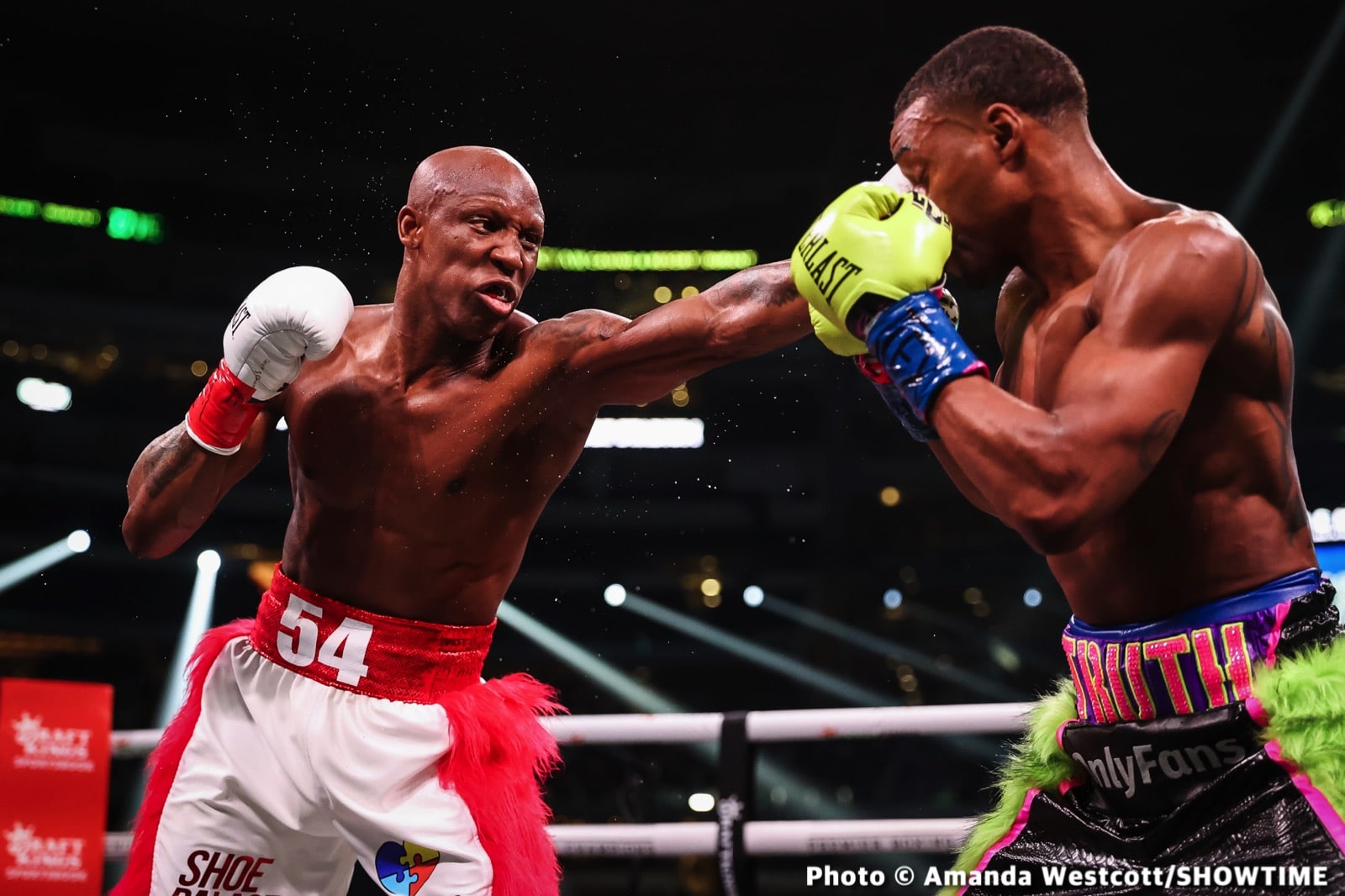 Photos: Spence TKOs Ugas in 10th, Cruz Dominates Gamboa