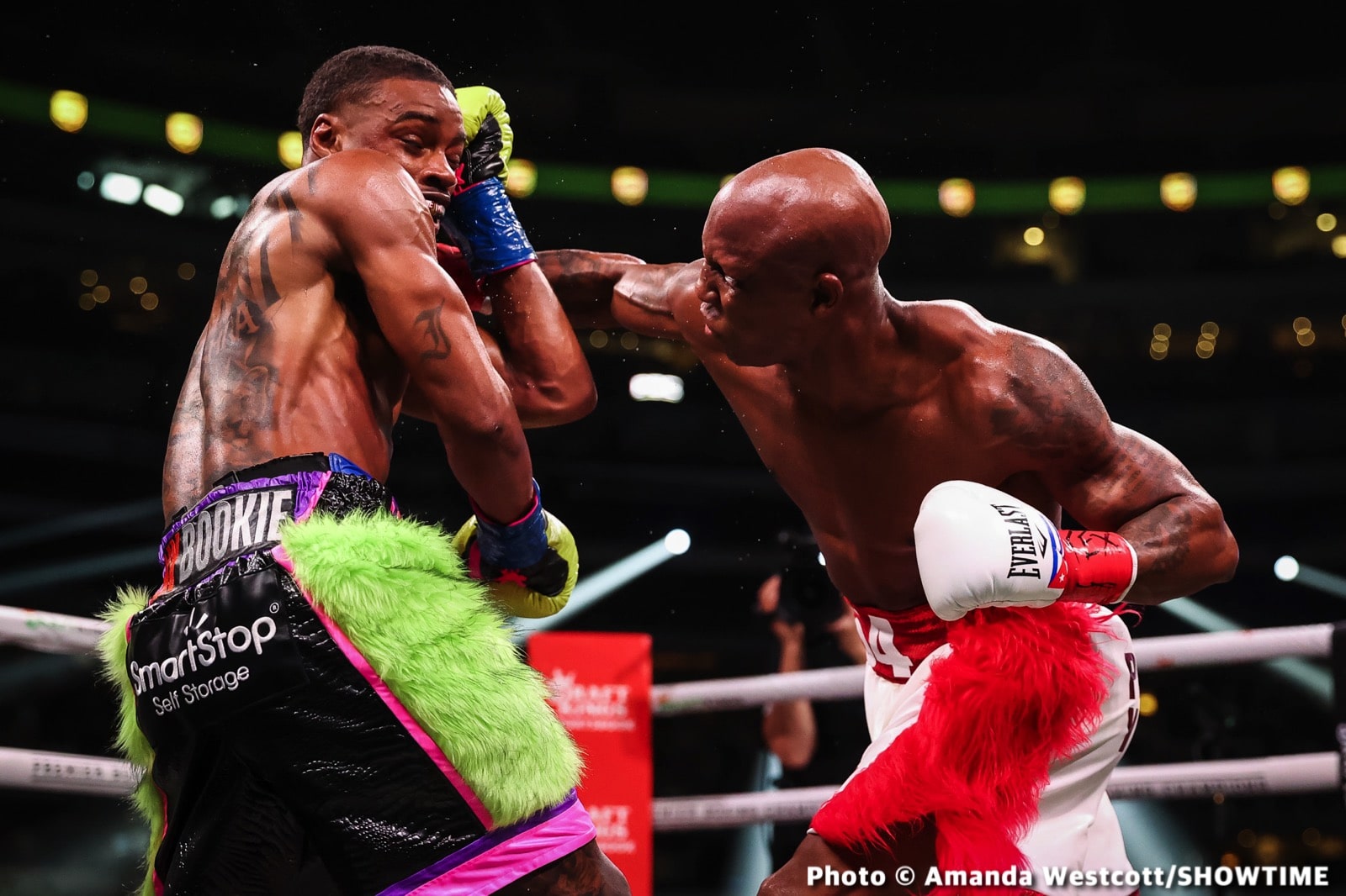 Photos: Spence TKOs Ugas in 10th, Cruz Dominates Gamboa
