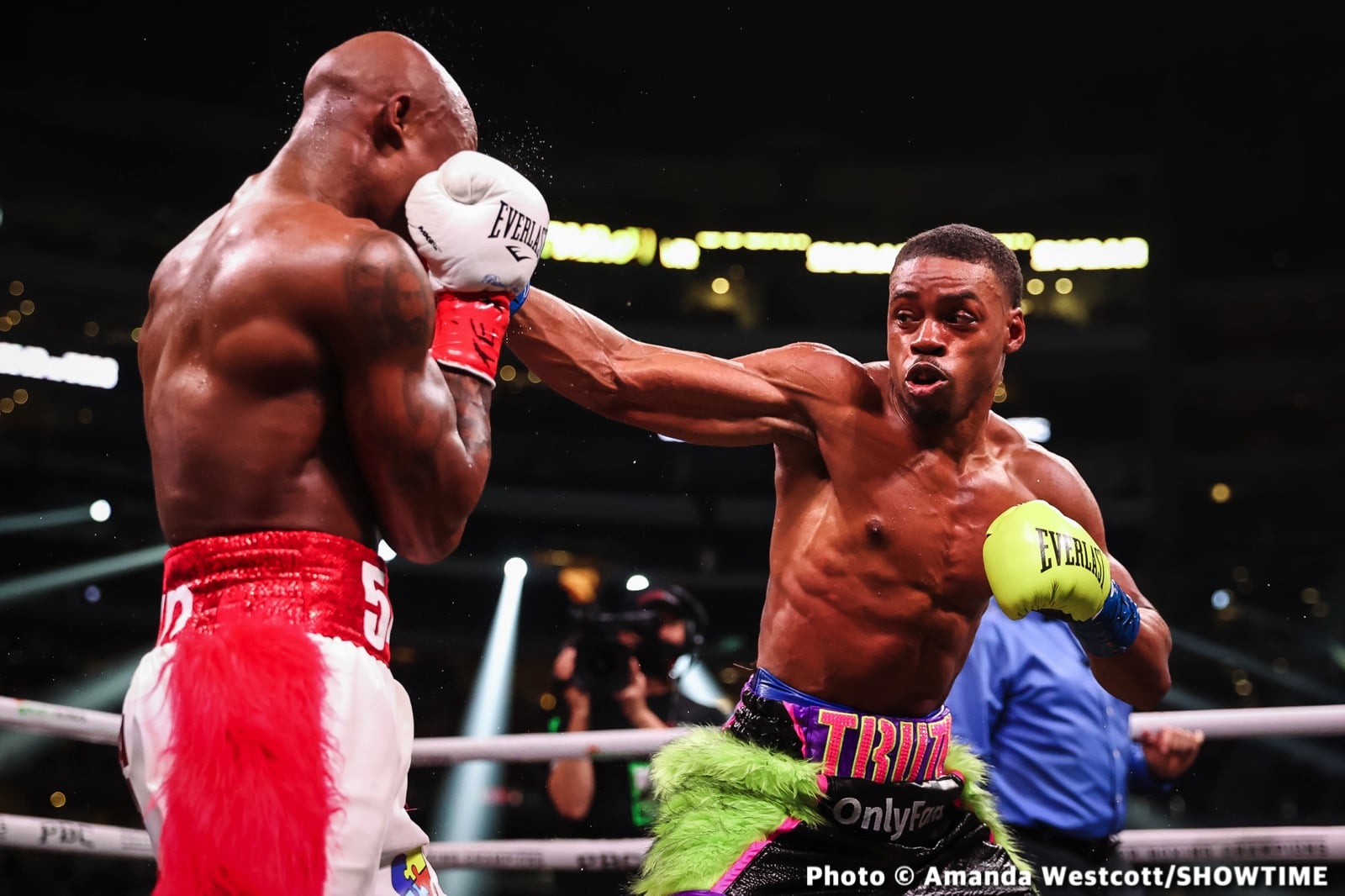 Photos: Spence TKOs Ugas in 10th, Cruz Dominates Gamboa