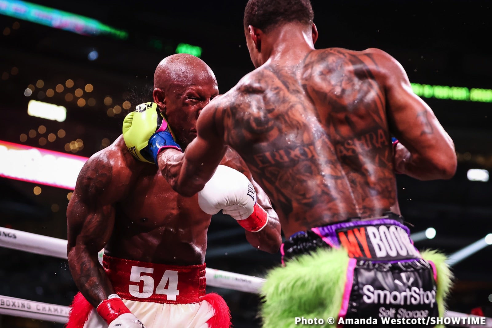 Photos: Spence TKOs Ugas in 10th, Cruz Dominates Gamboa