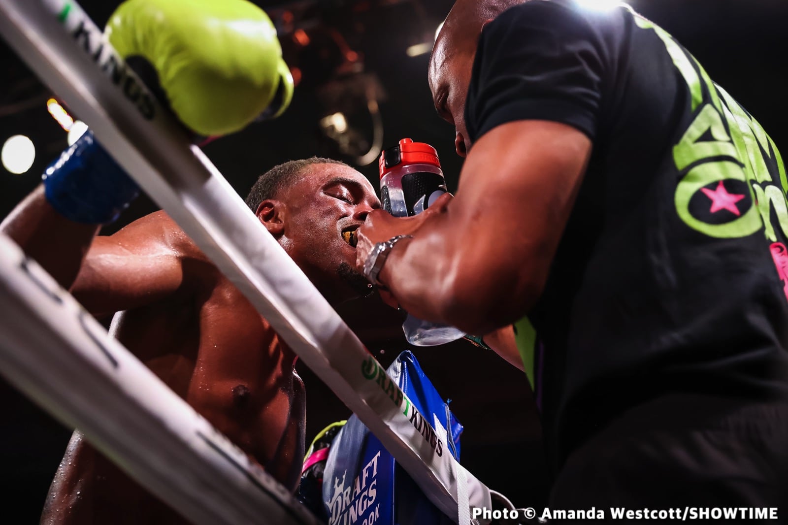 Photos: Spence TKOs Ugas in 10th, Cruz Dominates Gamboa