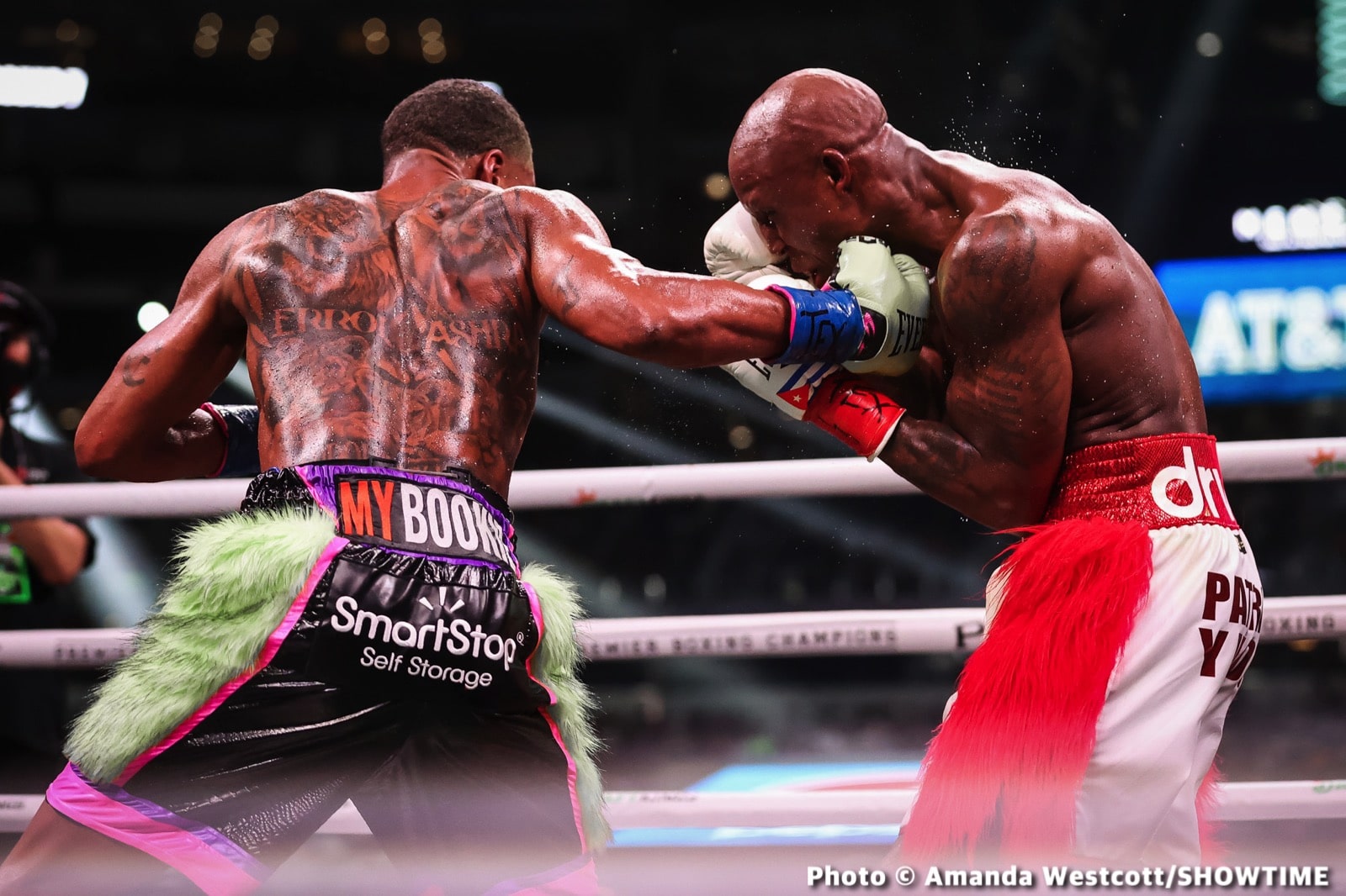 Photos: Spence TKOs Ugas in 10th, Cruz Dominates Gamboa