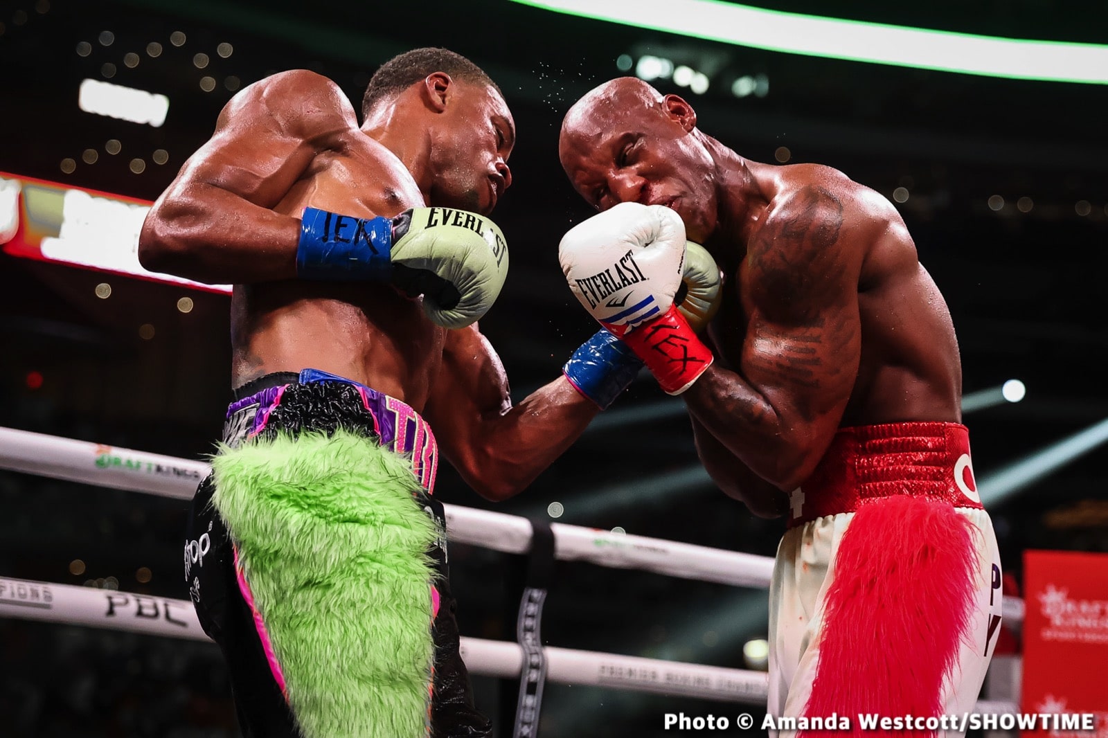 Photos: Spence TKOs Ugas in 10th, Cruz Dominates Gamboa