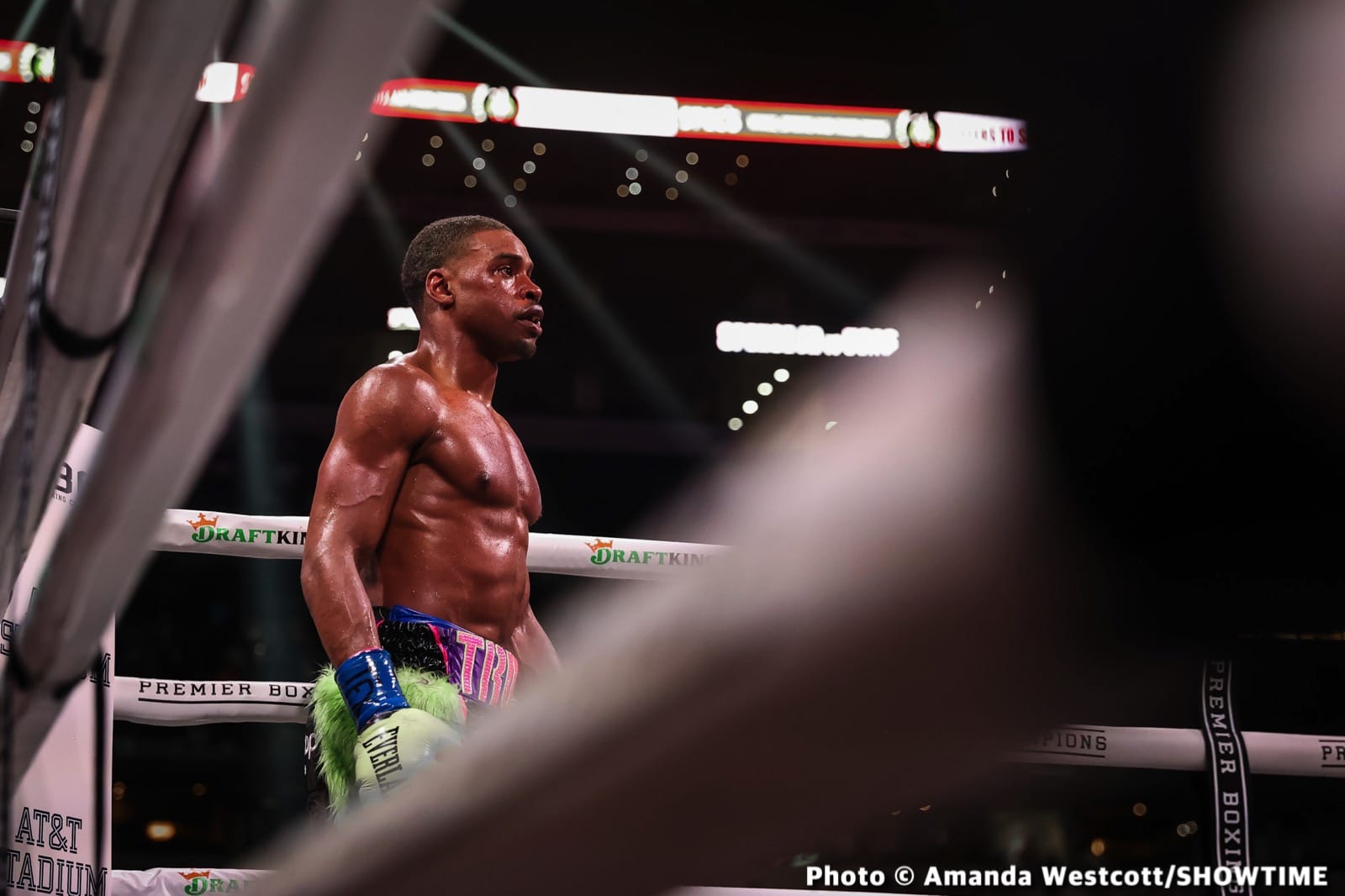 Photos: Spence TKOs Ugas in 10th, Cruz Dominates Gamboa