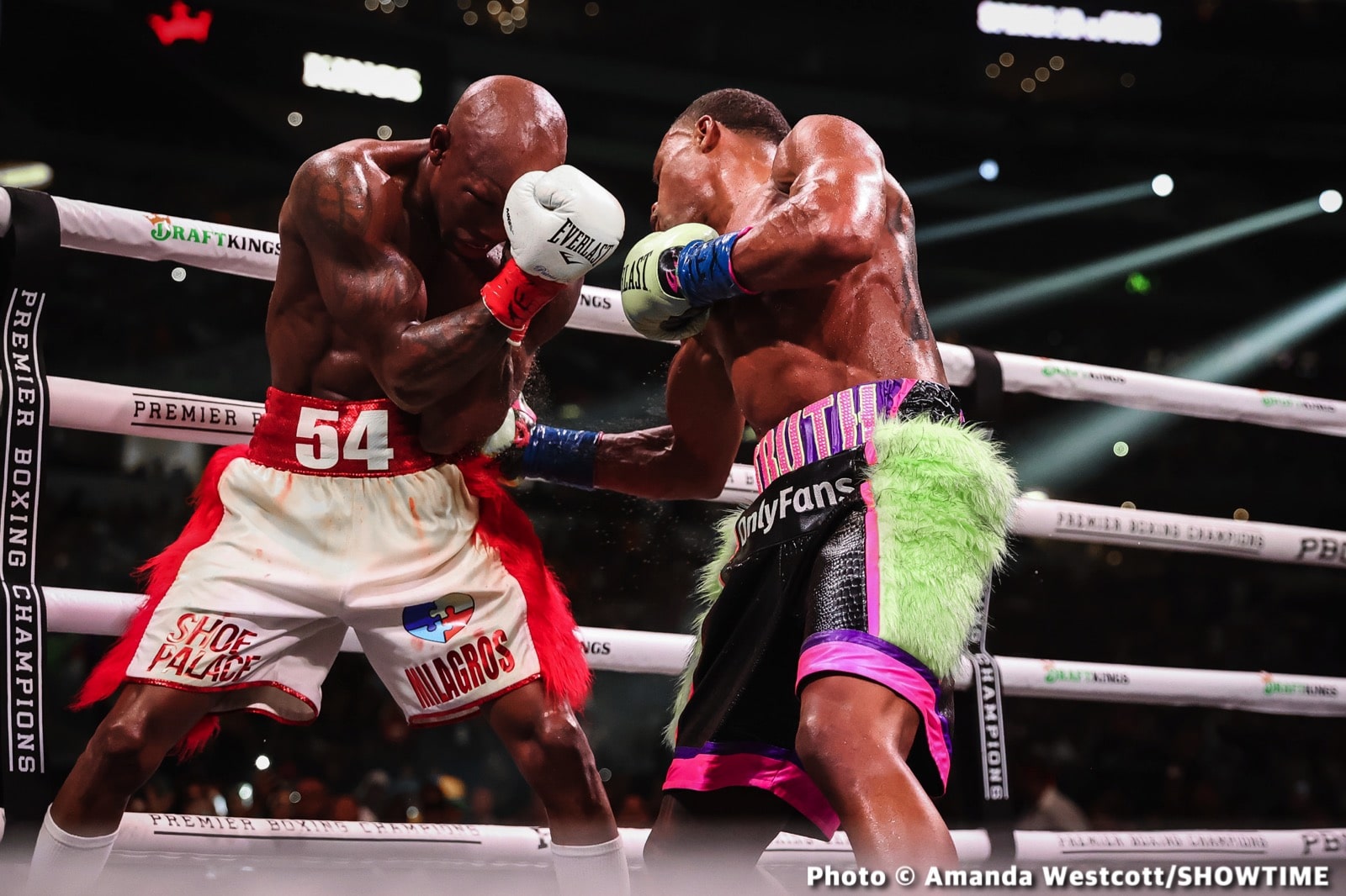 Photos: Spence TKOs Ugas in 10th, Cruz Dominates Gamboa