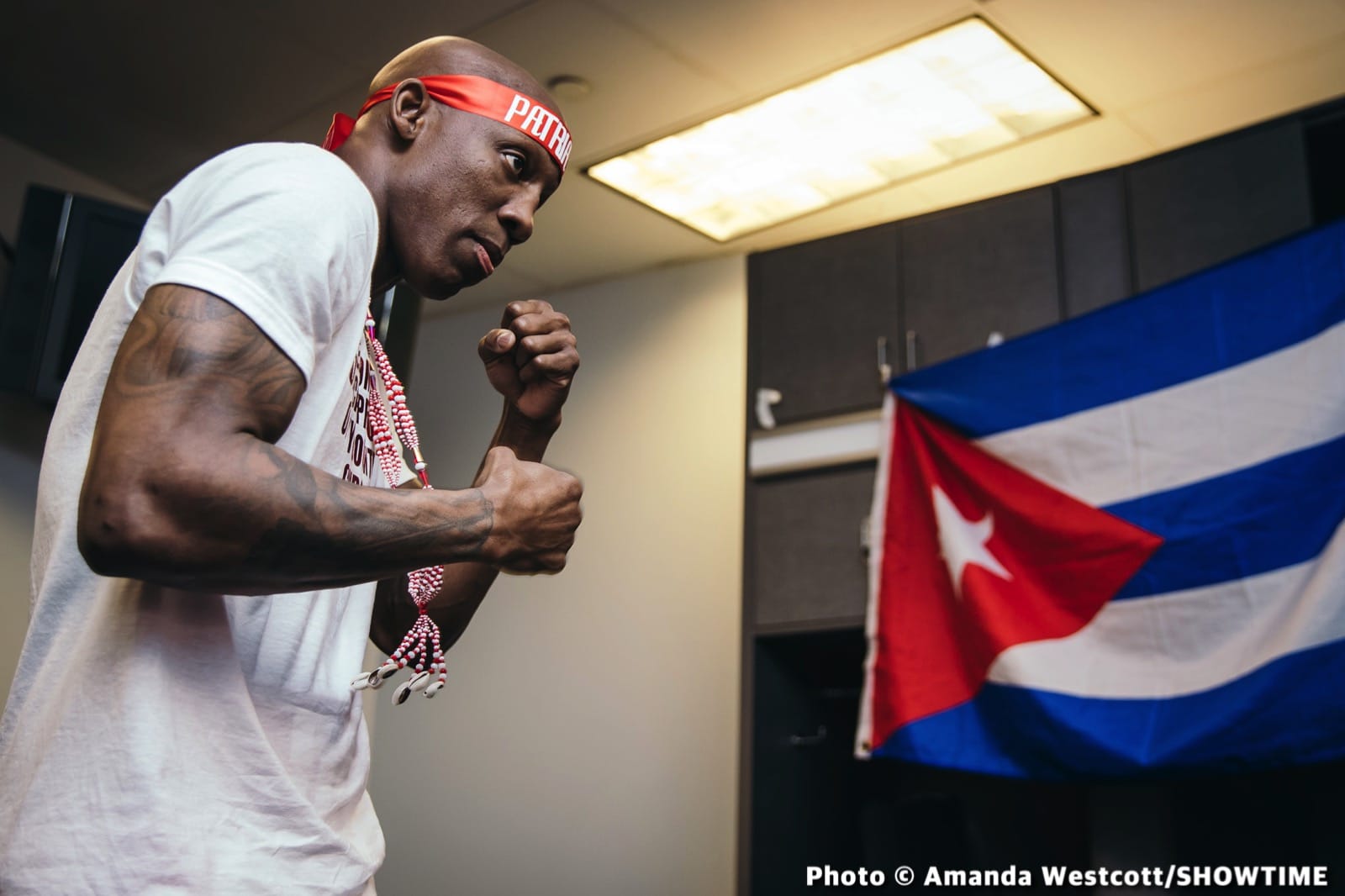Photos: Spence TKOs Ugas in 10th, Cruz Dominates Gamboa