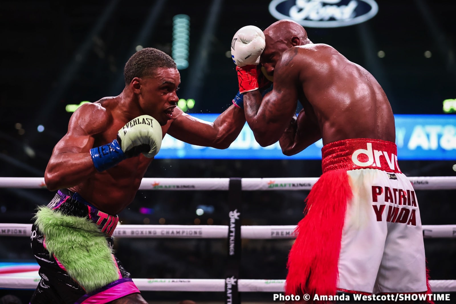 Photos: Spence TKOs Ugas in 10th, Cruz Dominates Gamboa