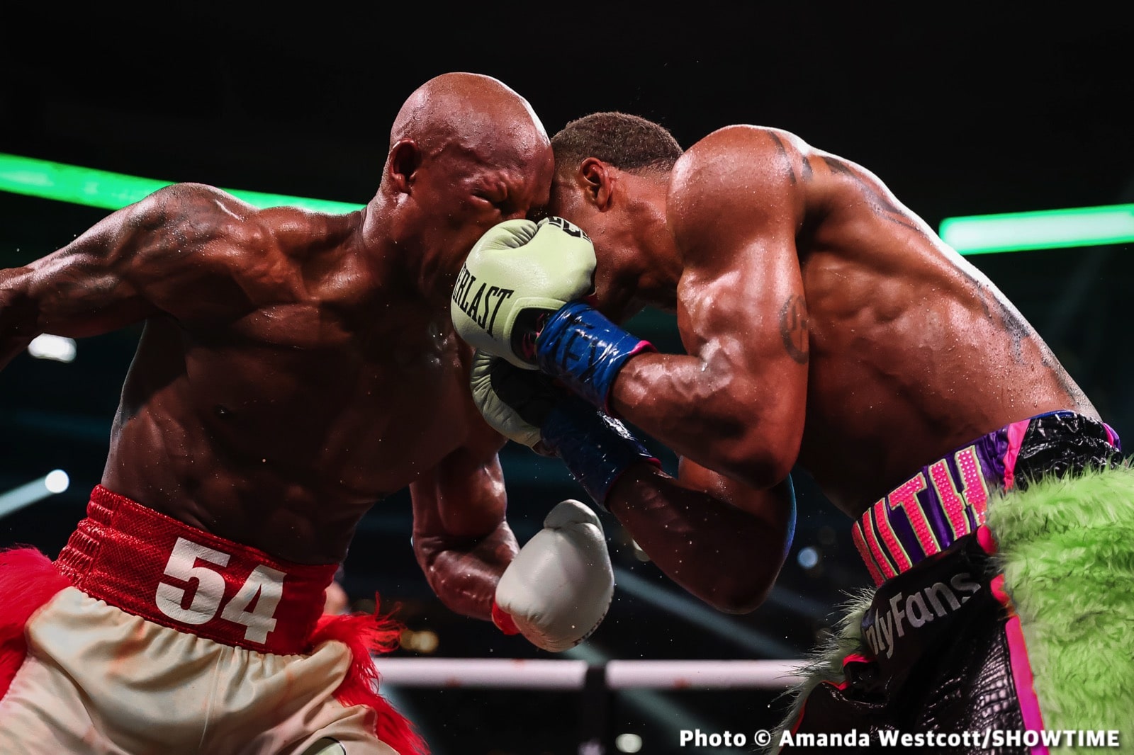 Photos: Spence TKOs Ugas in 10th, Cruz Dominates Gamboa