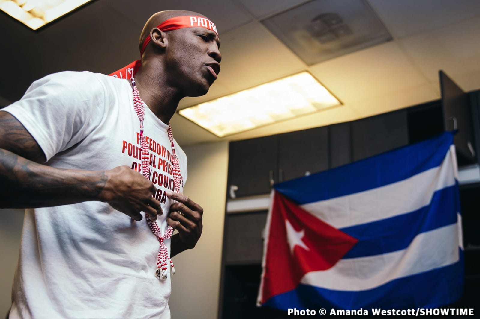 Photos: Spence TKOs Ugas in 10th, Cruz Dominates Gamboa