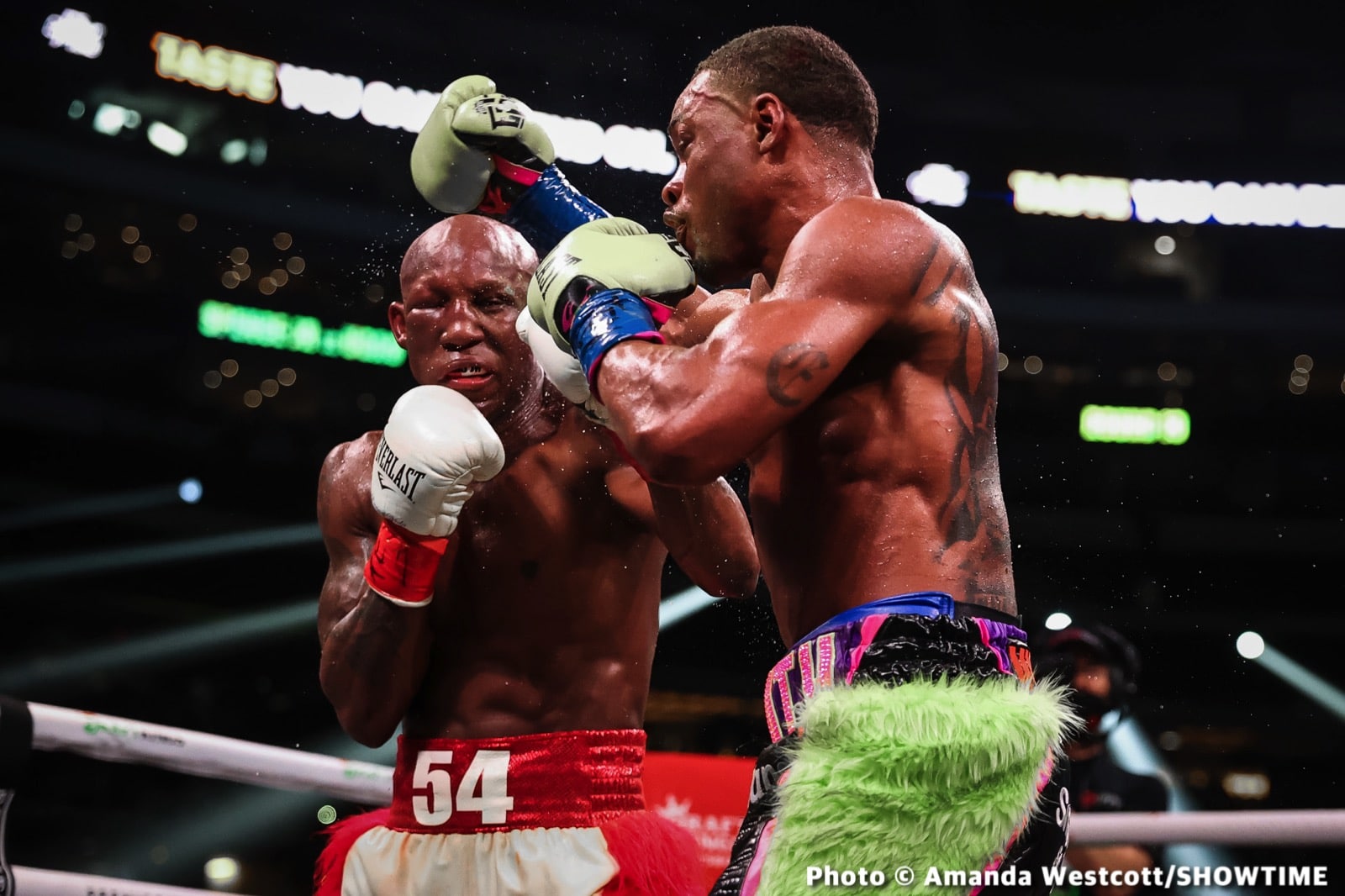 Photos: Spence TKOs Ugas in 10th, Cruz Dominates Gamboa