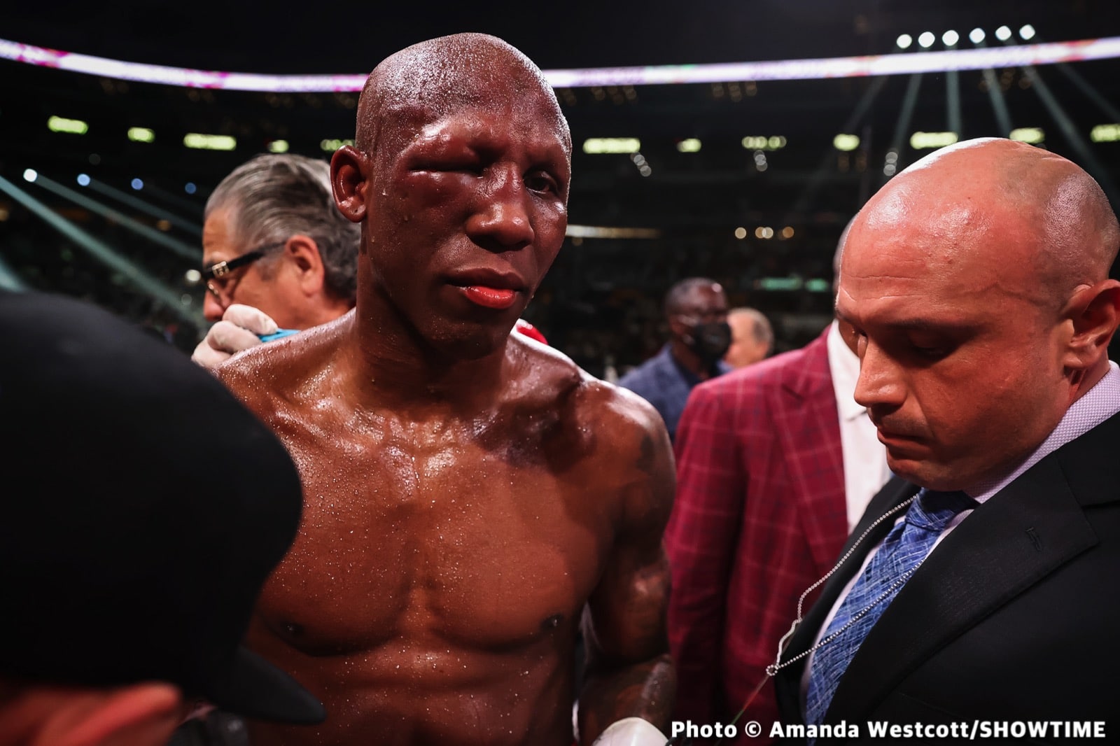 Photos: Spence TKOs Ugas in 10th, Cruz Dominates Gamboa