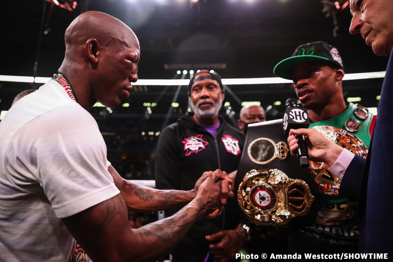 Photos: Spence TKOs Ugas in 10th, Cruz Dominates Gamboa