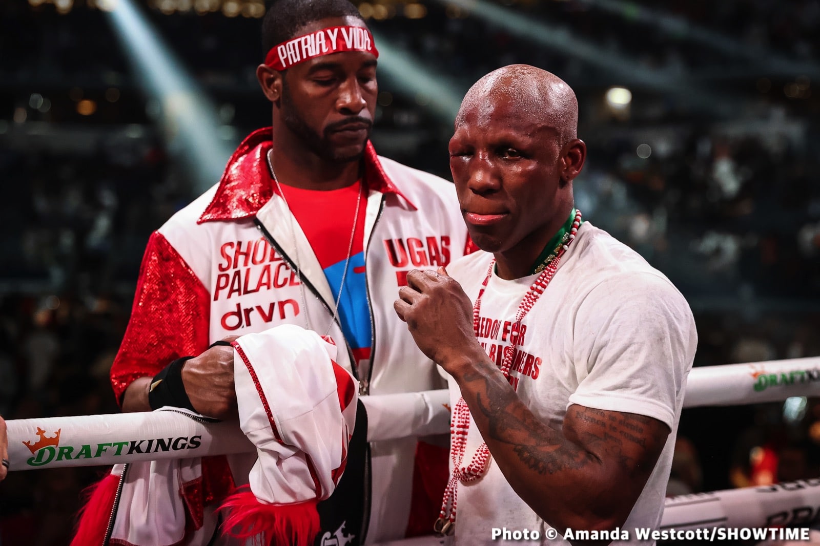 Photos: Spence TKOs Ugas in 10th, Cruz Dominates Gamboa