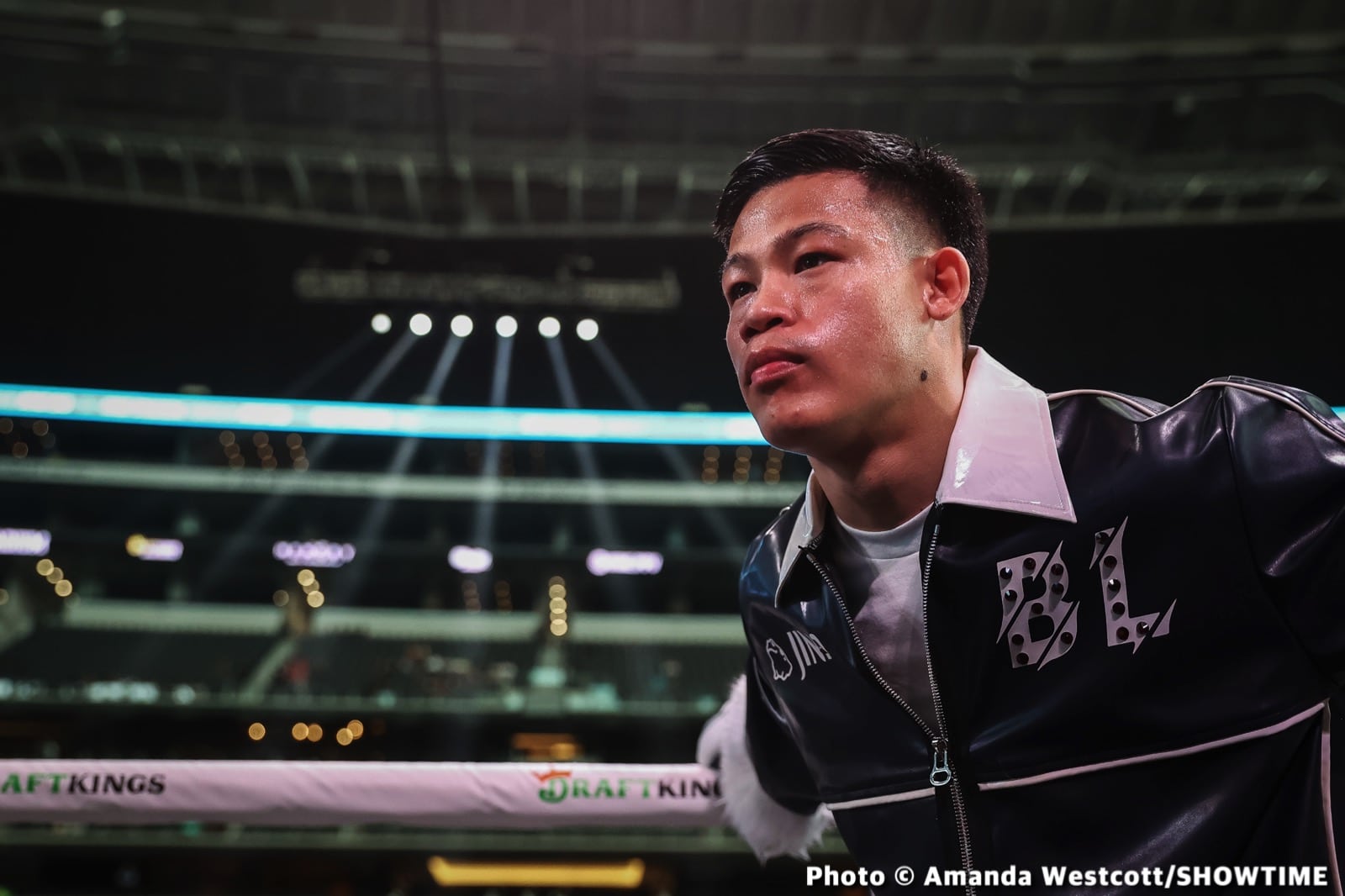 Photos: Spence TKOs Ugas in 10th, Cruz Dominates Gamboa