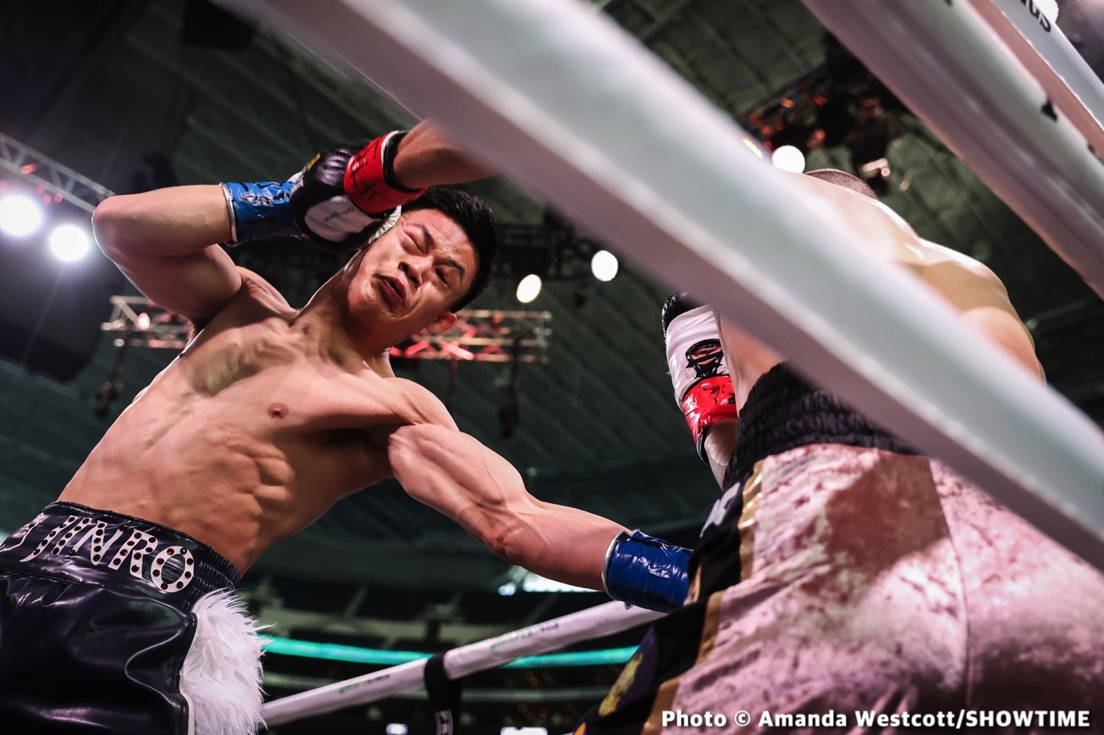 Photos: Spence TKOs Ugas in 10th, Cruz Dominates Gamboa