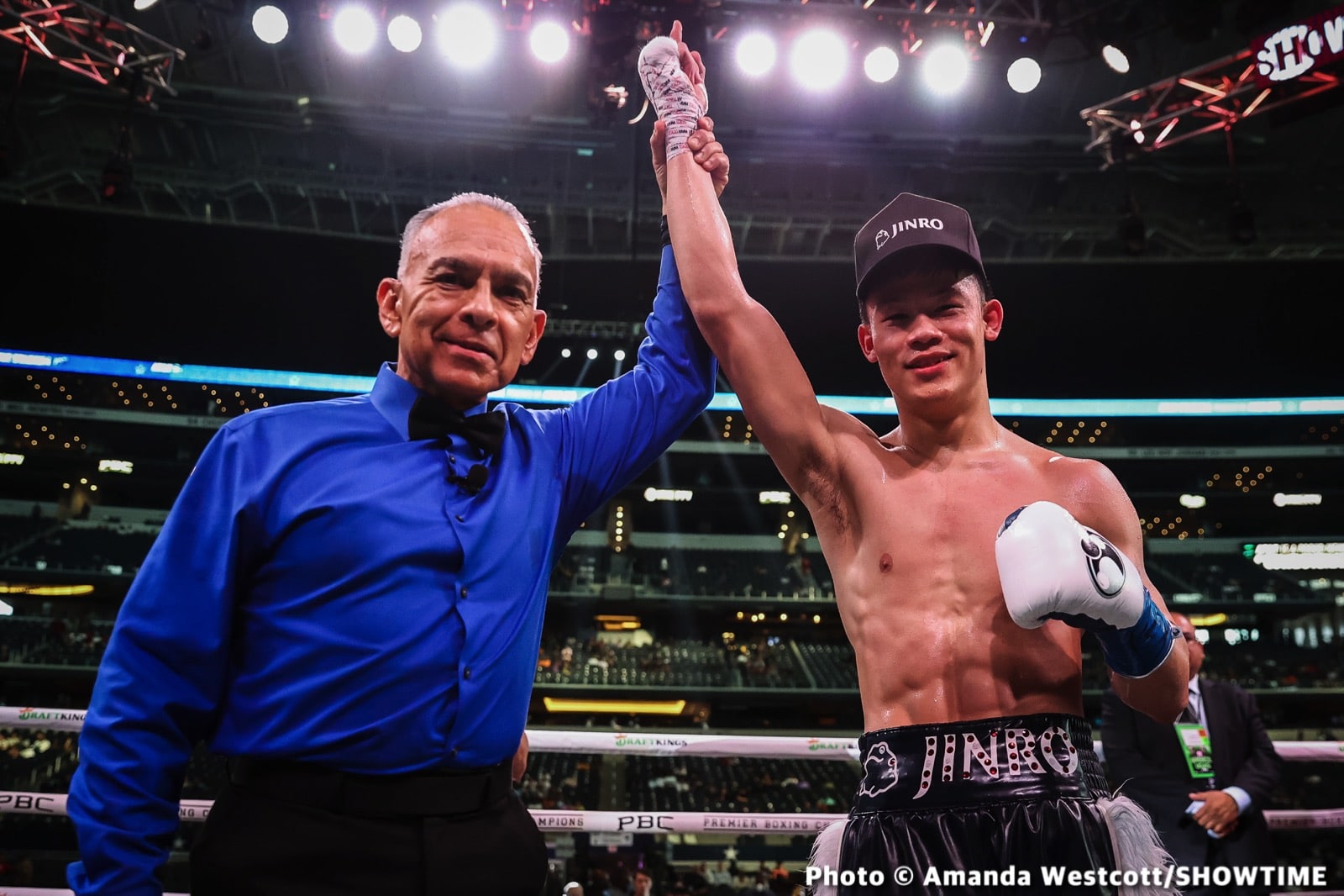 Photos: Spence TKOs Ugas in 10th, Cruz Dominates Gamboa