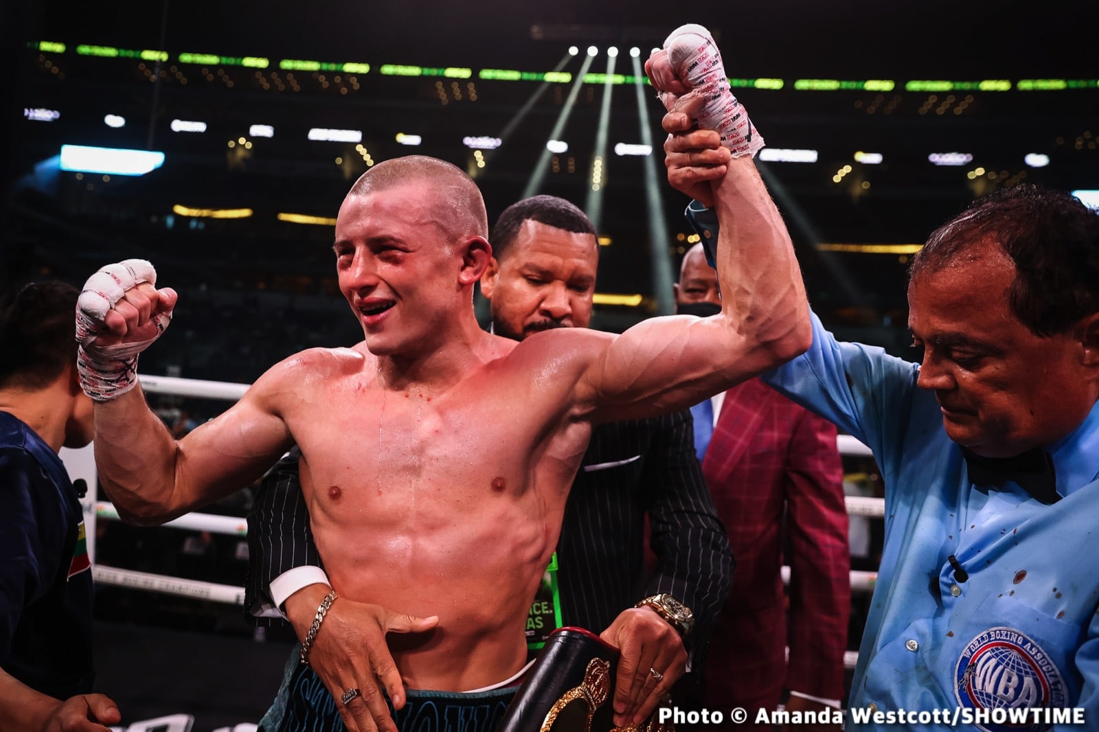 Photos: Spence TKOs Ugas in 10th, Cruz Dominates Gamboa