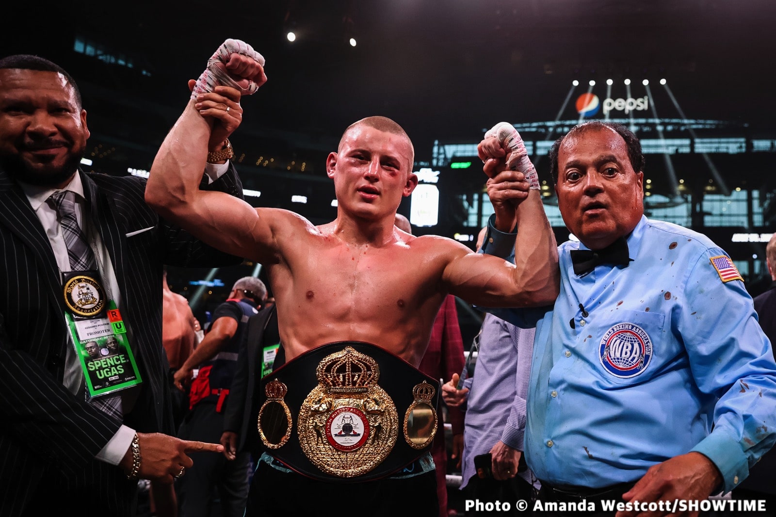 Photos: Spence TKOs Ugas in 10th, Cruz Dominates Gamboa