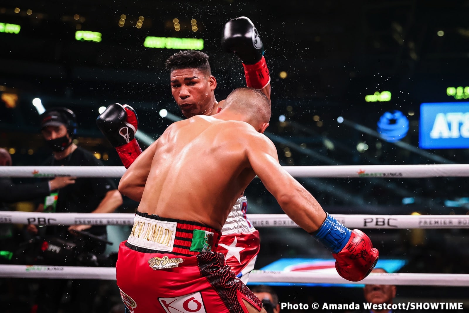 Photos: Spence TKOs Ugas in 10th, Cruz Dominates Gamboa
