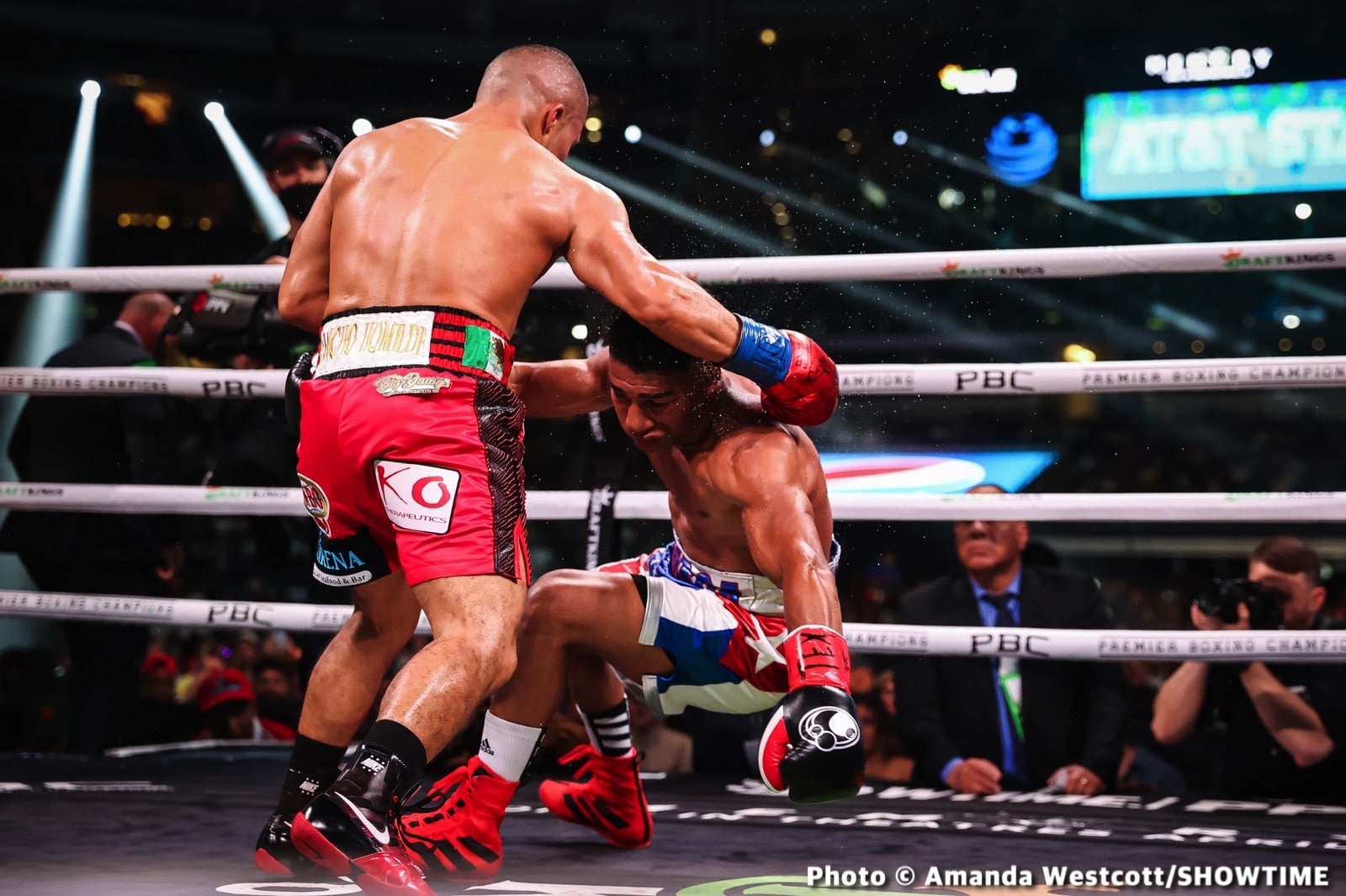 Photos: Spence TKOs Ugas in 10th, Cruz Dominates Gamboa