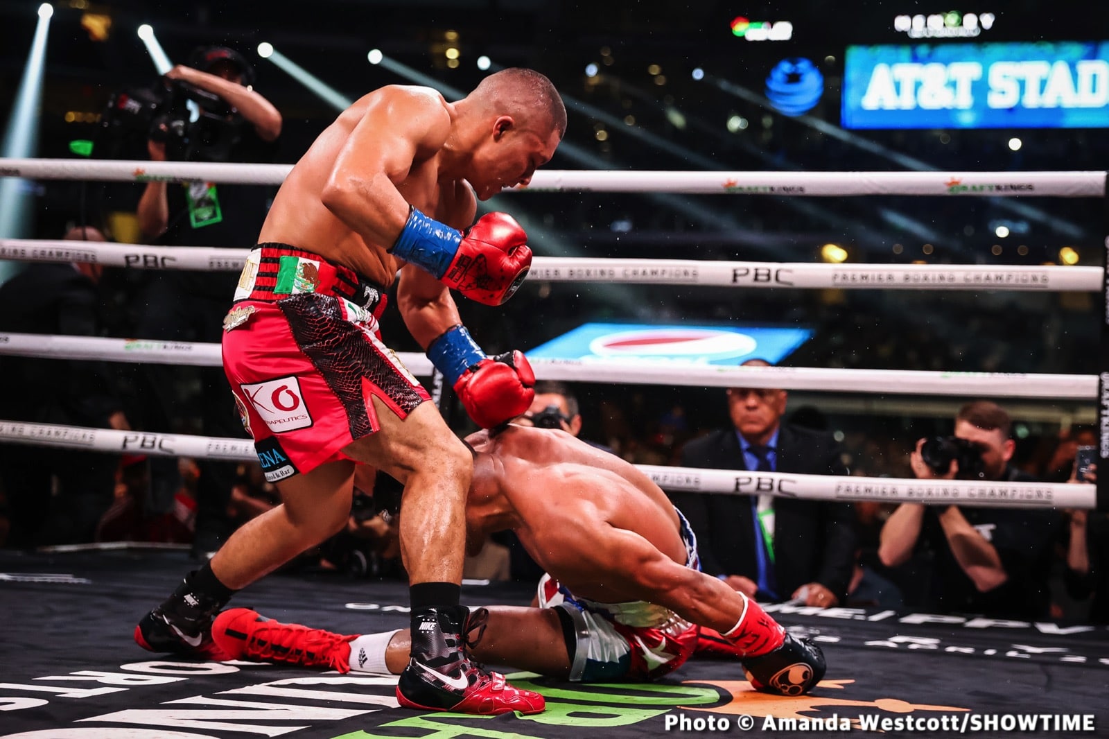 Isaac 'Pitbull' Cruz, Yuriorkis Gamboa boxing image / photo