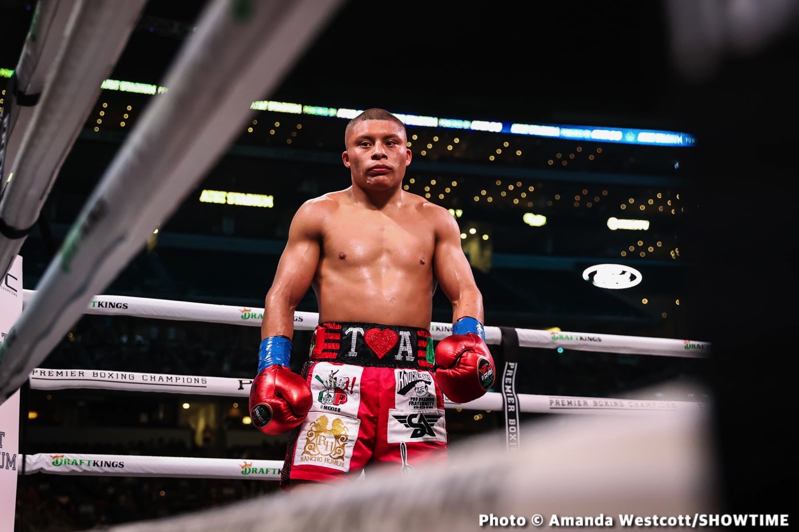 Photos: Spence TKOs Ugas in 10th, Cruz Dominates Gamboa