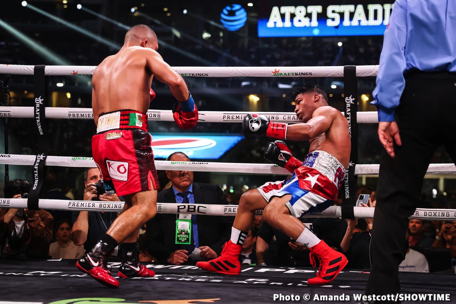 Photos: Spence TKOs Ugas in 10th, Cruz Dominates Gamboa