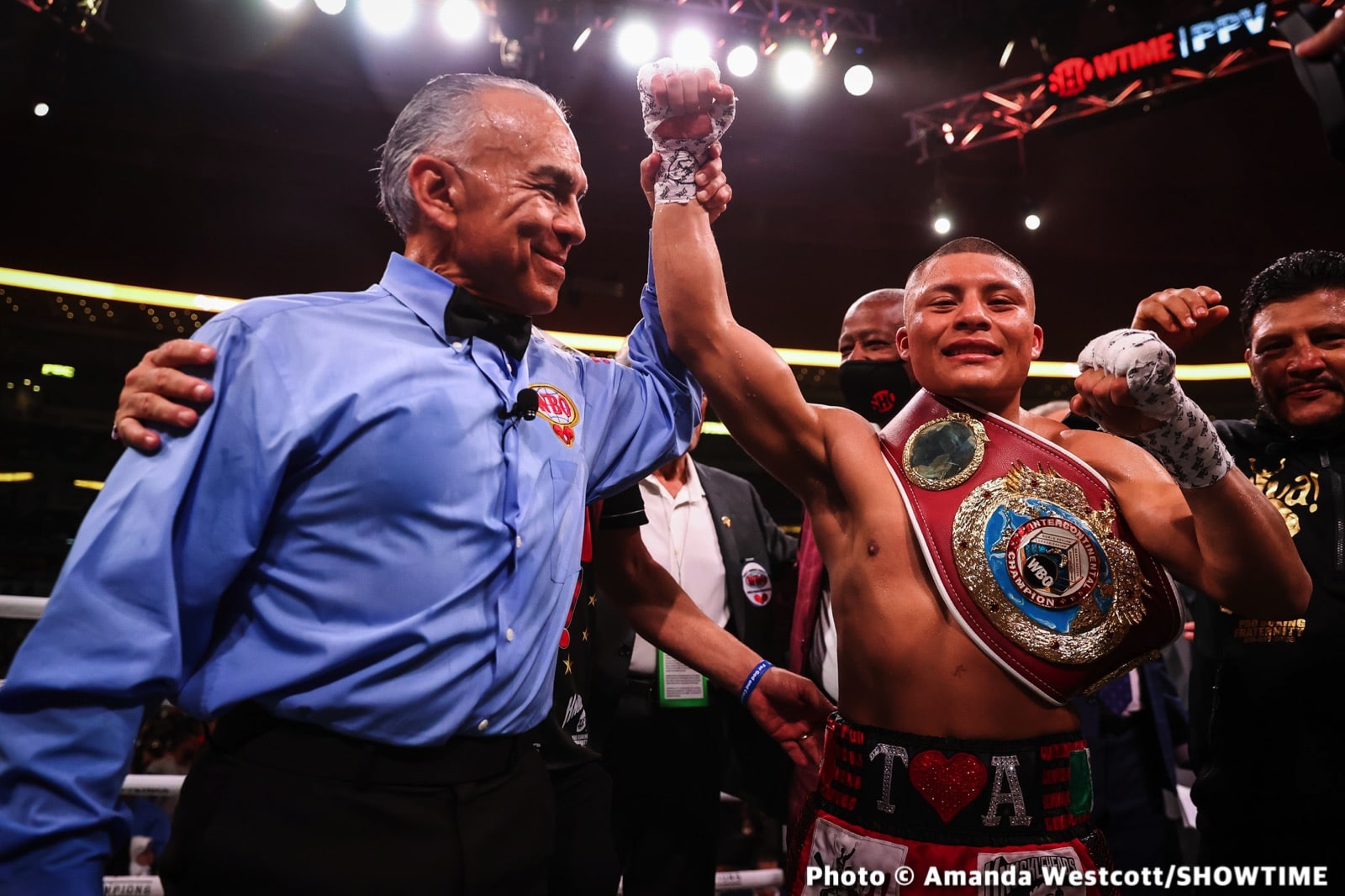 Photos: Spence TKOs Ugas in 10th, Cruz Dominates Gamboa