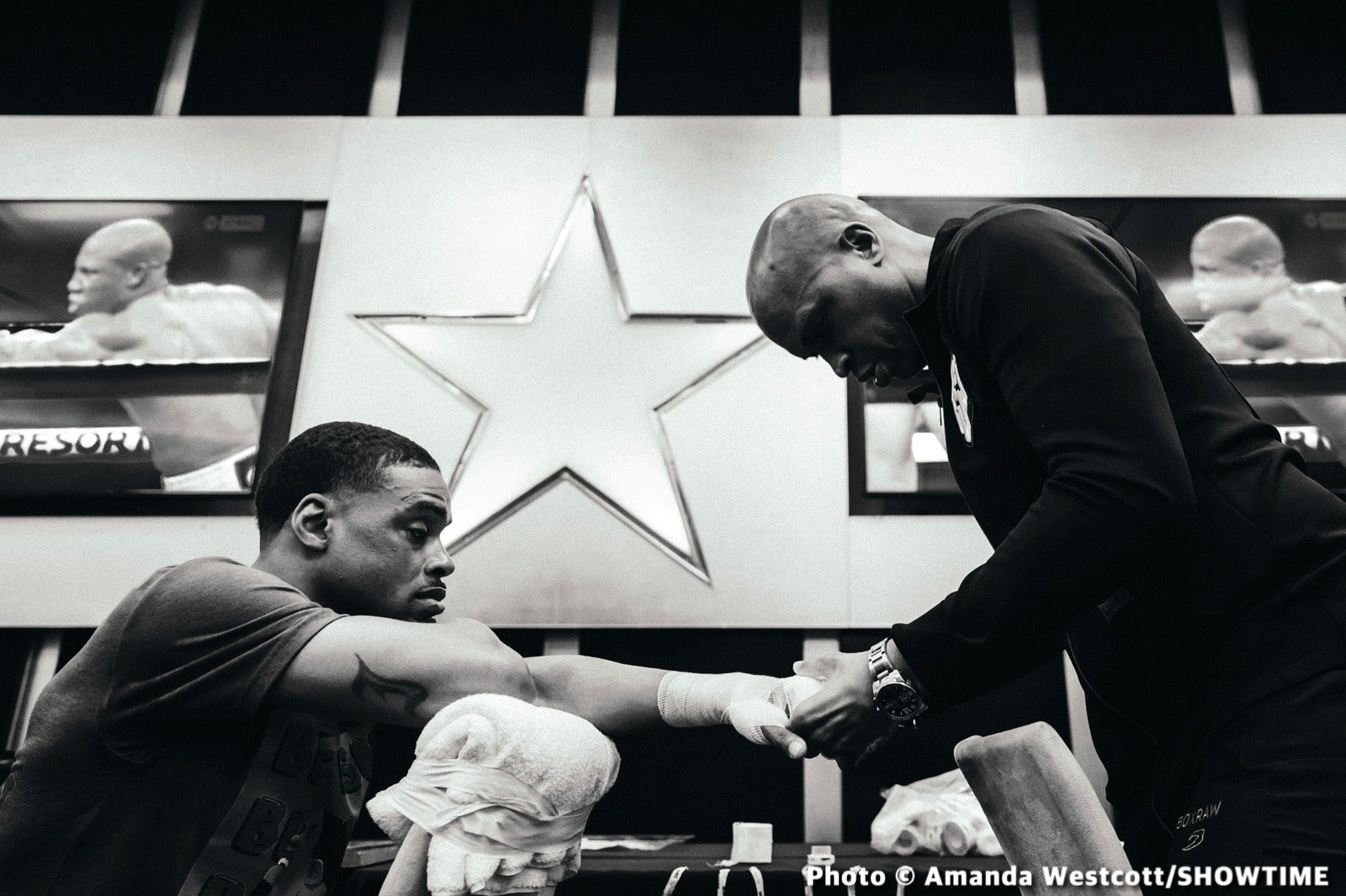 Photos: Spence TKOs Ugas in 10th, Cruz Dominates Gamboa