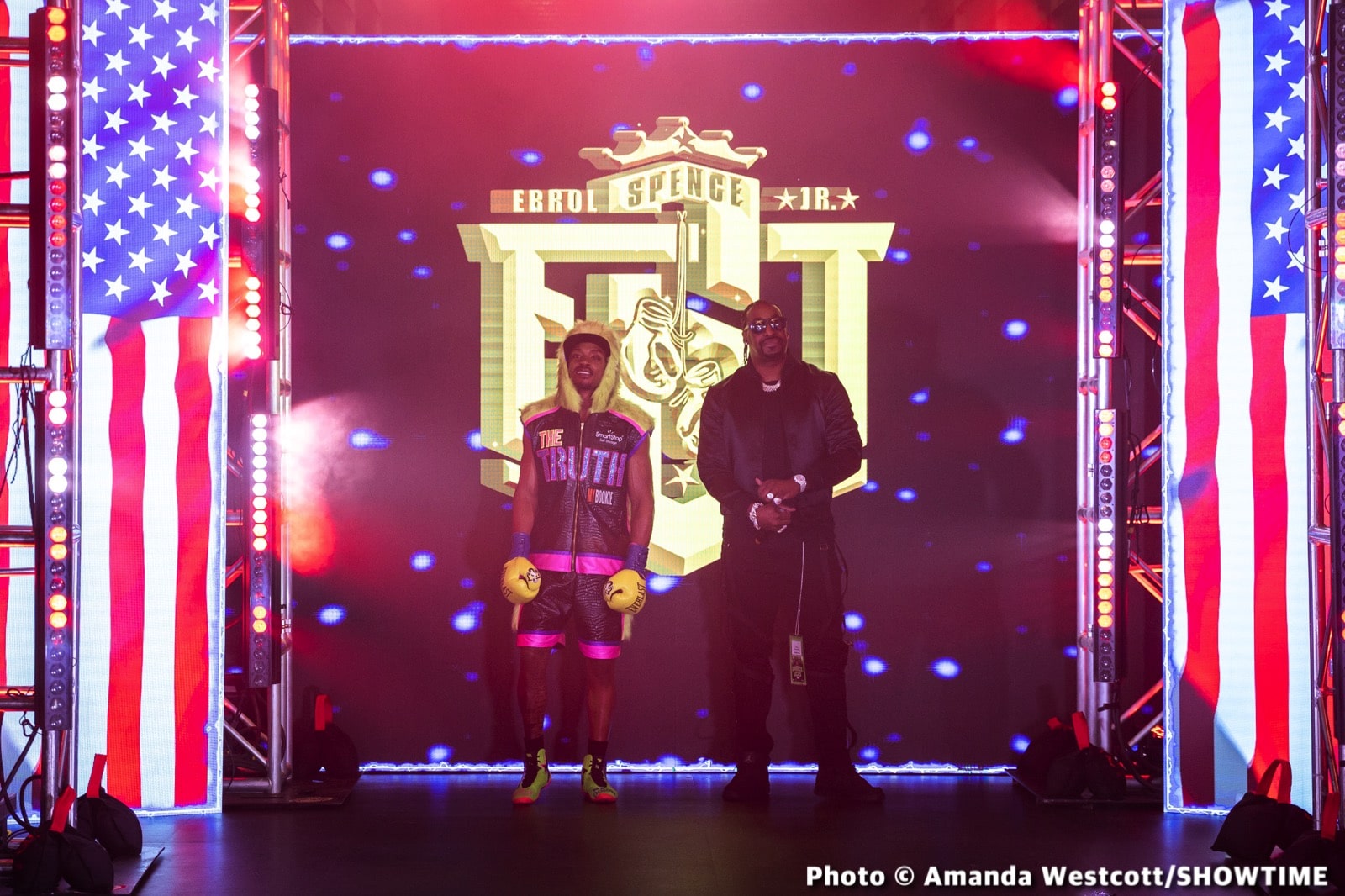 Photos: Spence TKOs Ugas in 10th, Cruz Dominates Gamboa