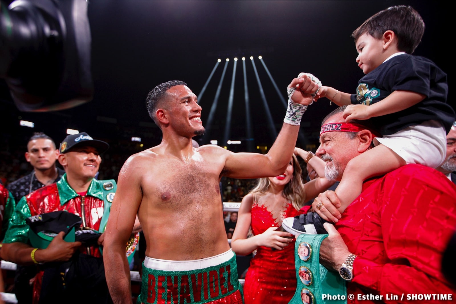 Photos: Benavidez KOs Lemieux, Gómez Dominates Cota