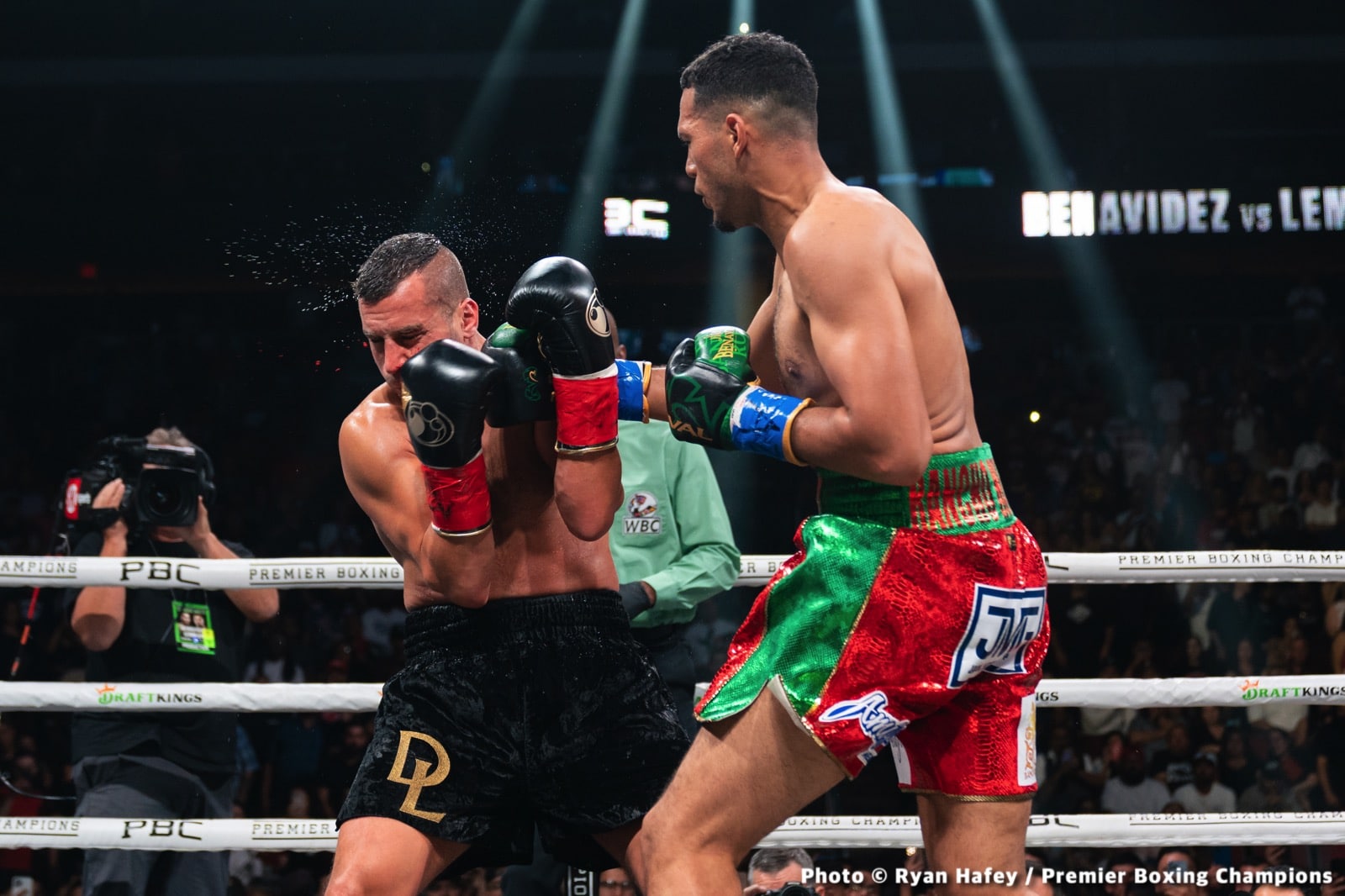 Boxing photo: David Benavidez, David Lemieux image Benavidez vs. Lemieux - LIVE action results from Glendale, AZ