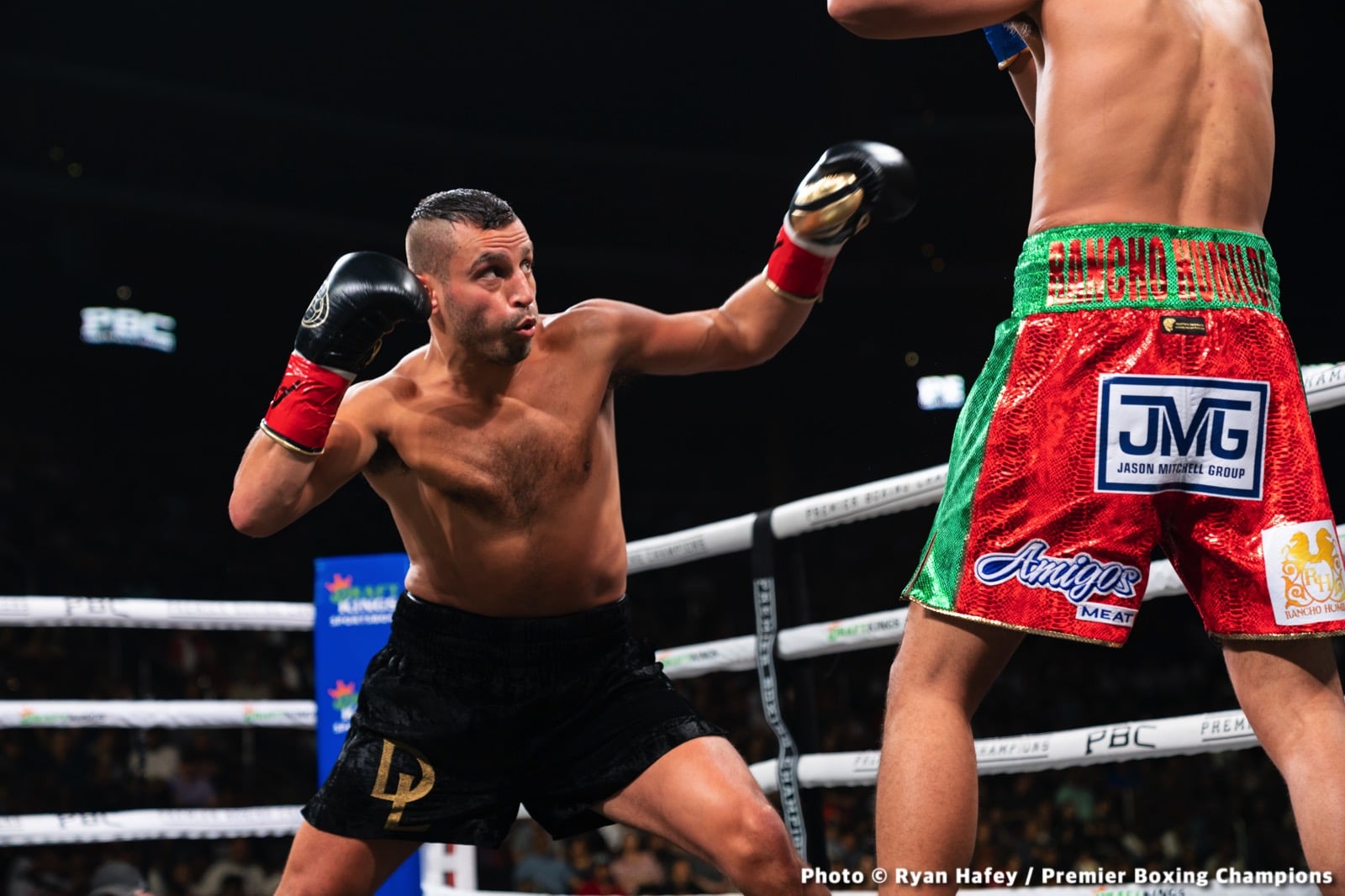 Boxing photo: David Benavidez, David Lemieux image Benavidez vs. Lemieux - LIVE action results from Glendale, AZ