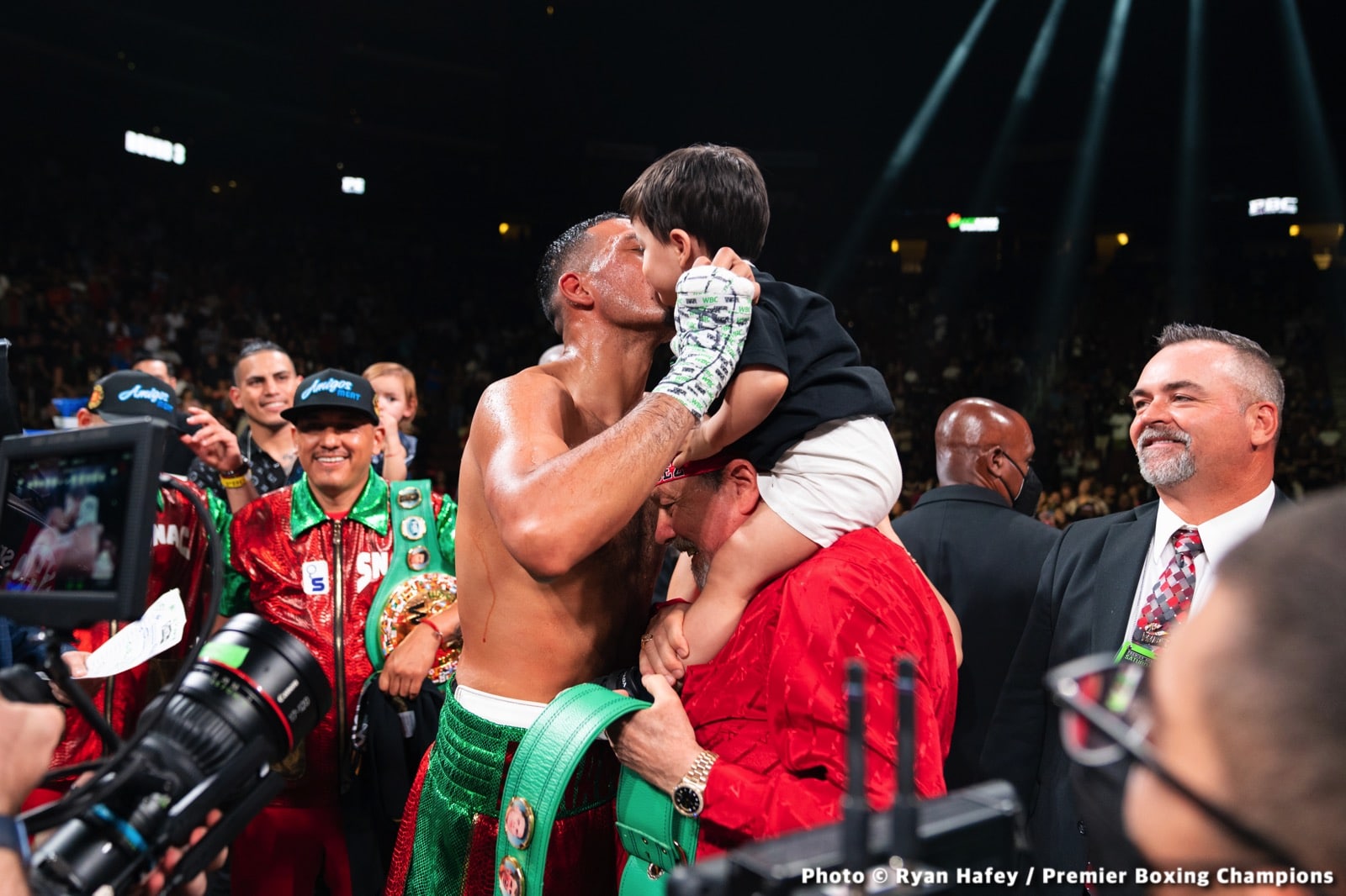 Benavidez vs. Lemieux - LIVE action results from Glendale, AZ