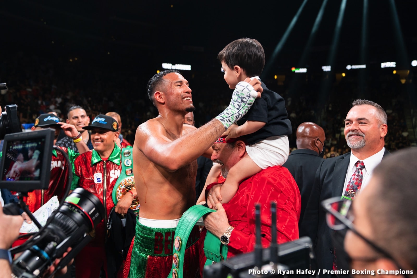 Benavidez vs. Lemieux - LIVE action results from Glendale, AZ