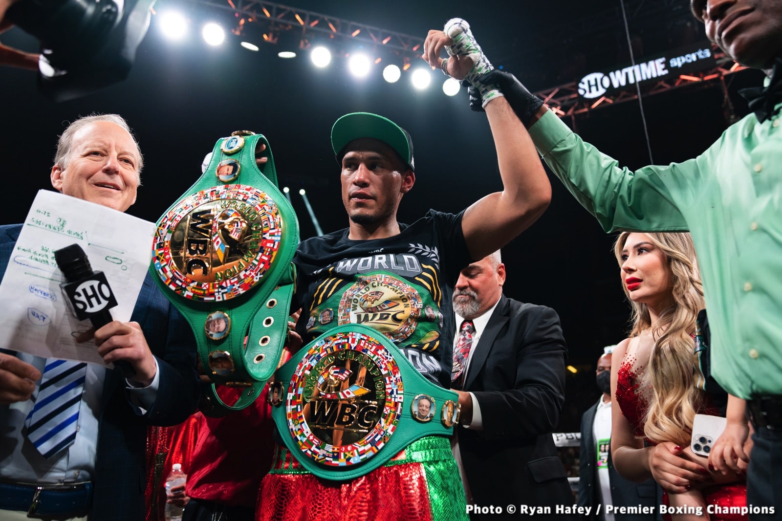 David Benavidez Calls Out Saul Alvarez for Super Middleweight Showdown in  September