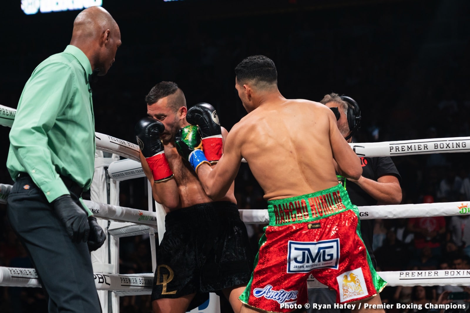 Boxing photo: David Benavidez, David Lemieux image Benavidez vs. Lemieux - LIVE action results from Glendale, AZ