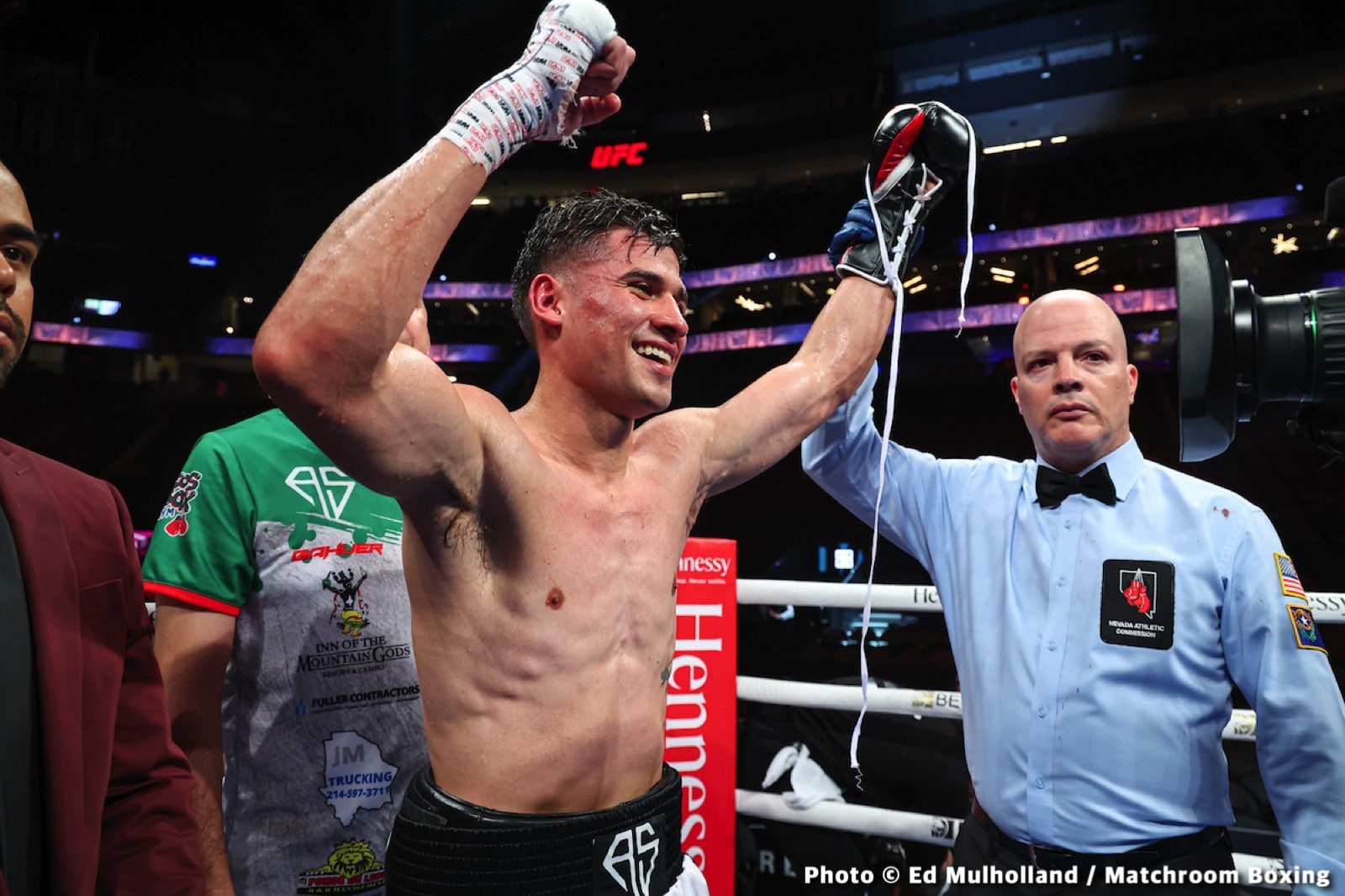 Canelo Alvarez vs. Dmitry Bivol - LIVE action results from Las Vegas