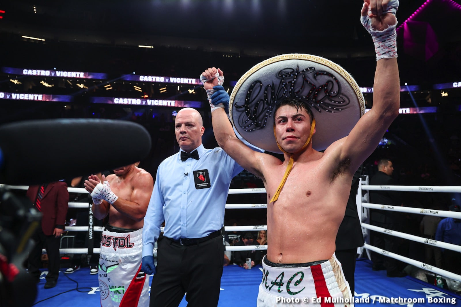 Canelo Alvarez vs. Dmitry Bivol - LIVE action results from Las Vegas