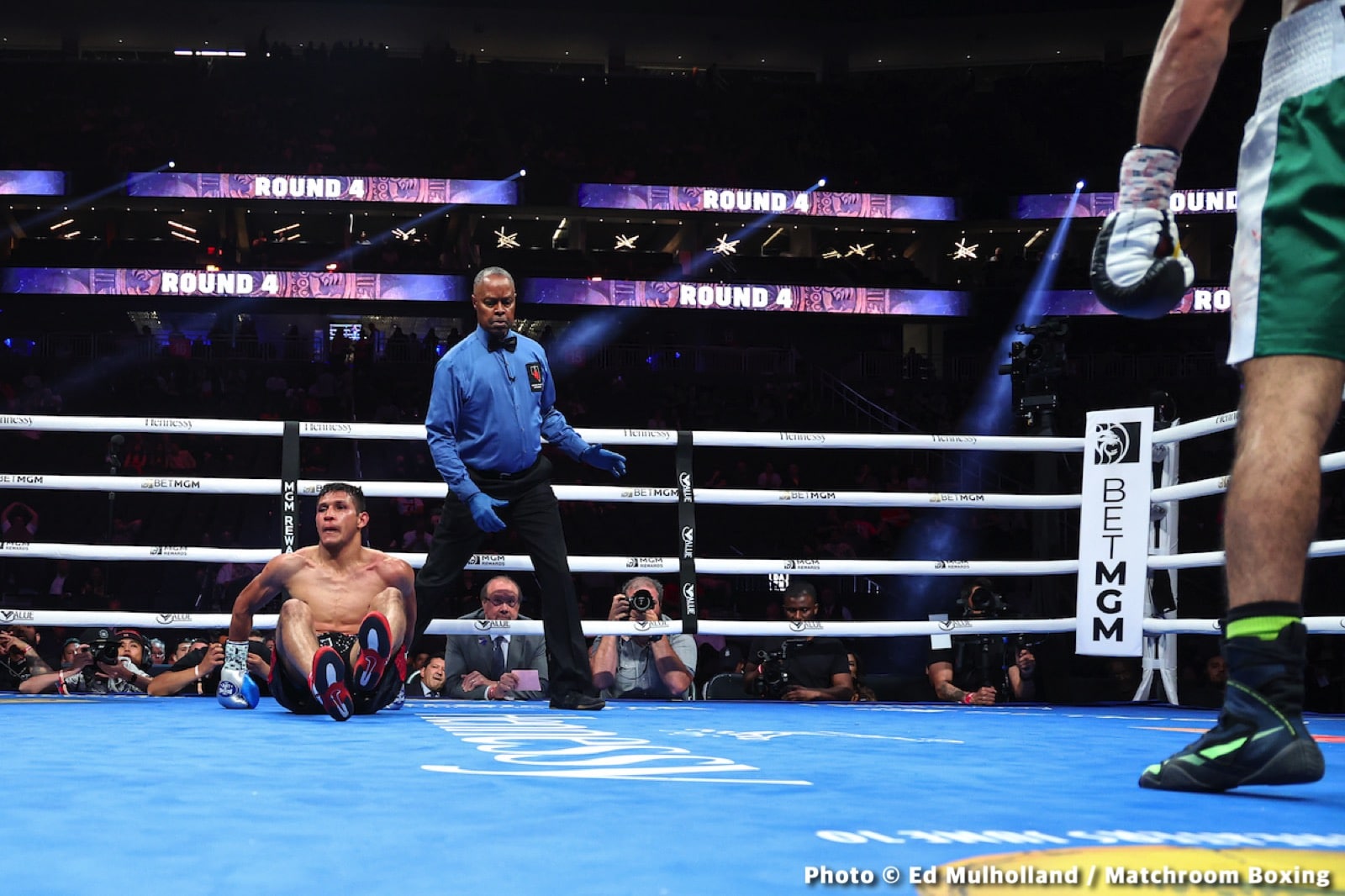 Canelo Alvarez vs. Dmitry Bivol - LIVE action results from Las Vegas
