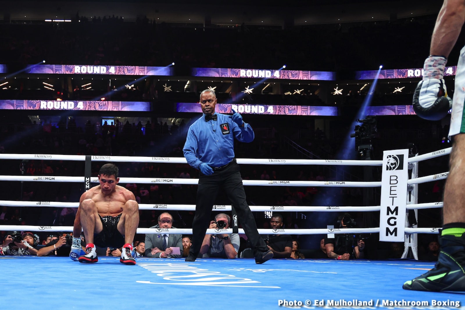Canelo Alvarez vs. Dmitry Bivol - LIVE action results from Las Vegas