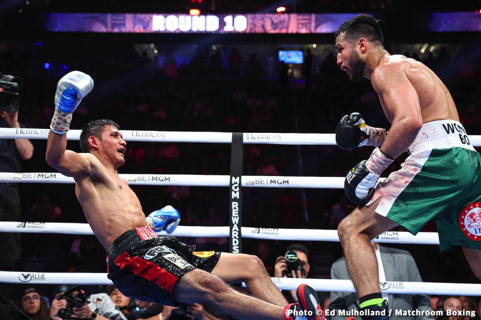 Canelo Alvarez vs. Dmitry Bivol - LIVE action results from Las Vegas