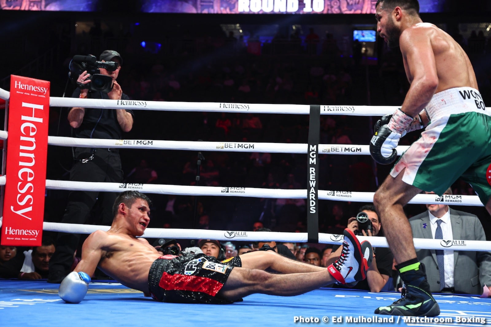 Canelo Alvarez vs. Dmitry Bivol - LIVE action results from Las Vegas
