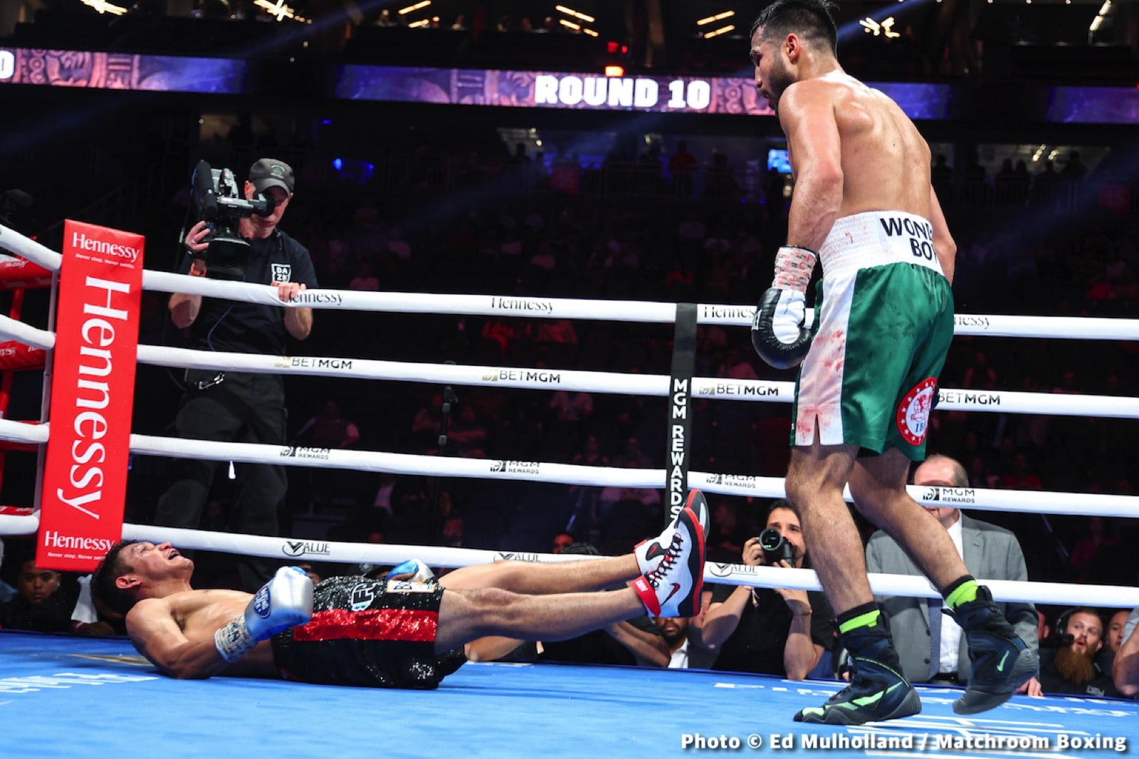 Canelo Alvarez vs. Dmitry Bivol - LIVE action results from Las Vegas