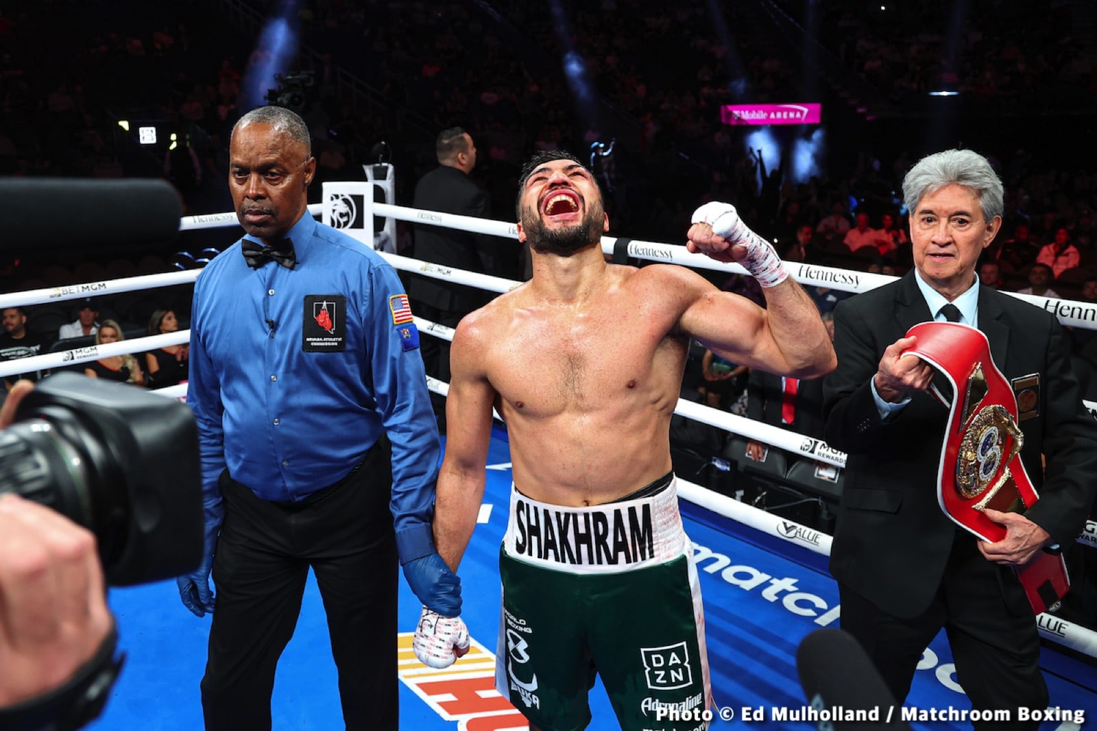 Canelo Alvarez vs. Dmitry Bivol - LIVE action results from Las Vegas