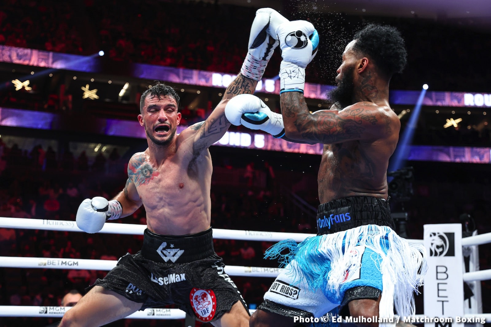 Canelo Alvarez vs. Dmitry Bivol - LIVE action results from Las Vegas